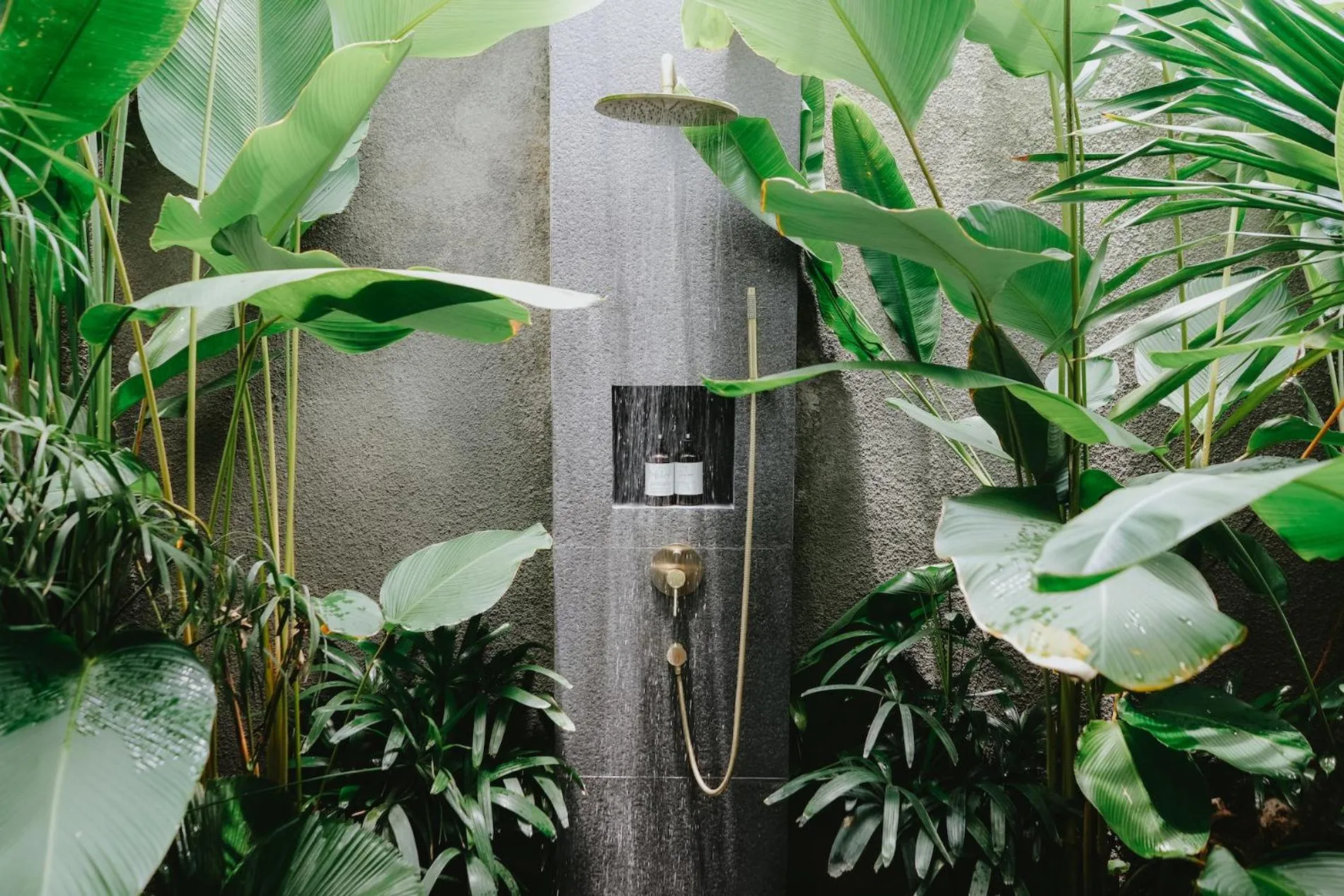 Shower in PORTER HOTEL - Surf & Yoga Retreat