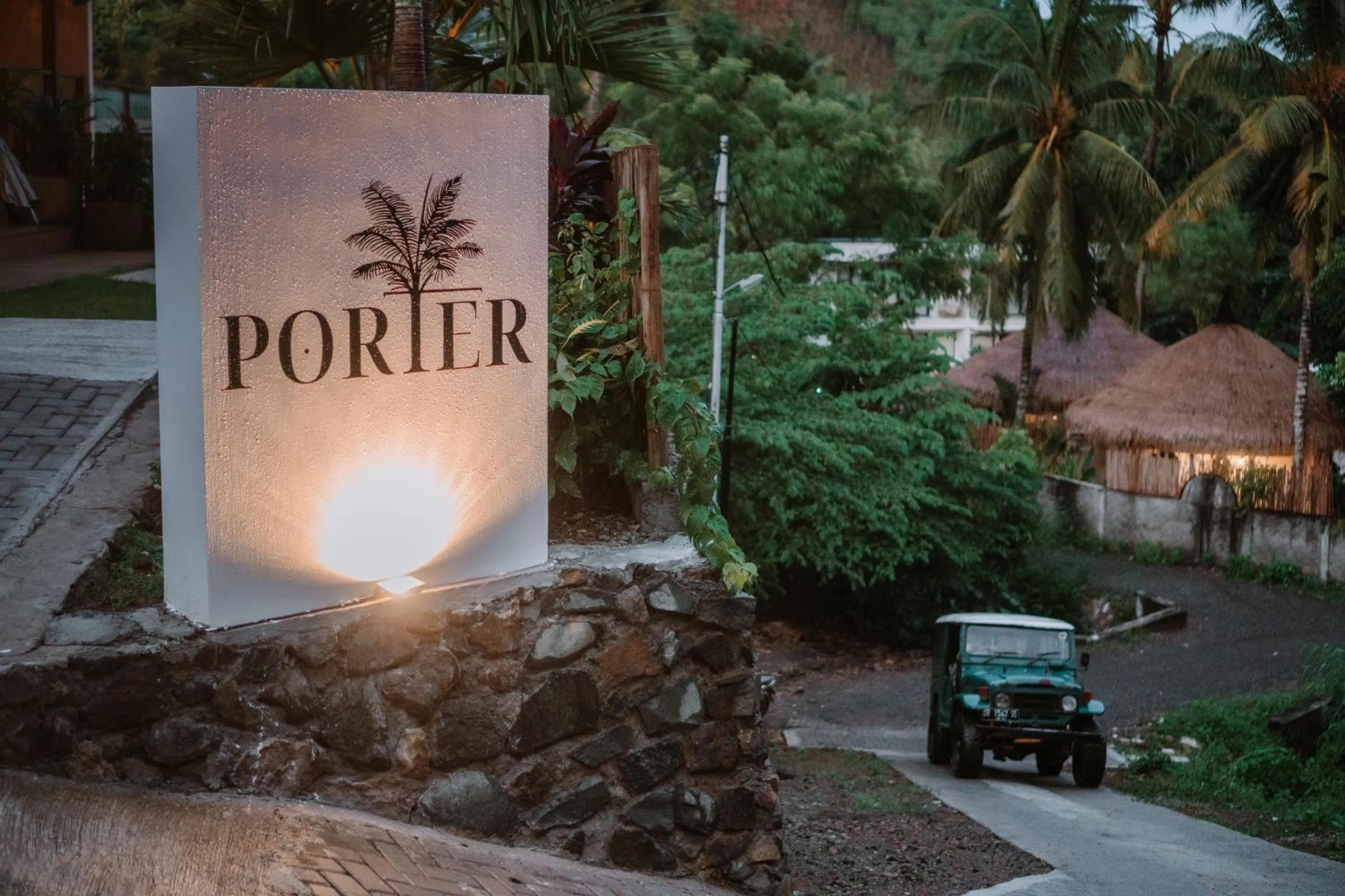 Facade/entrance in PORTER HOTEL - Surf & Yoga Retreat