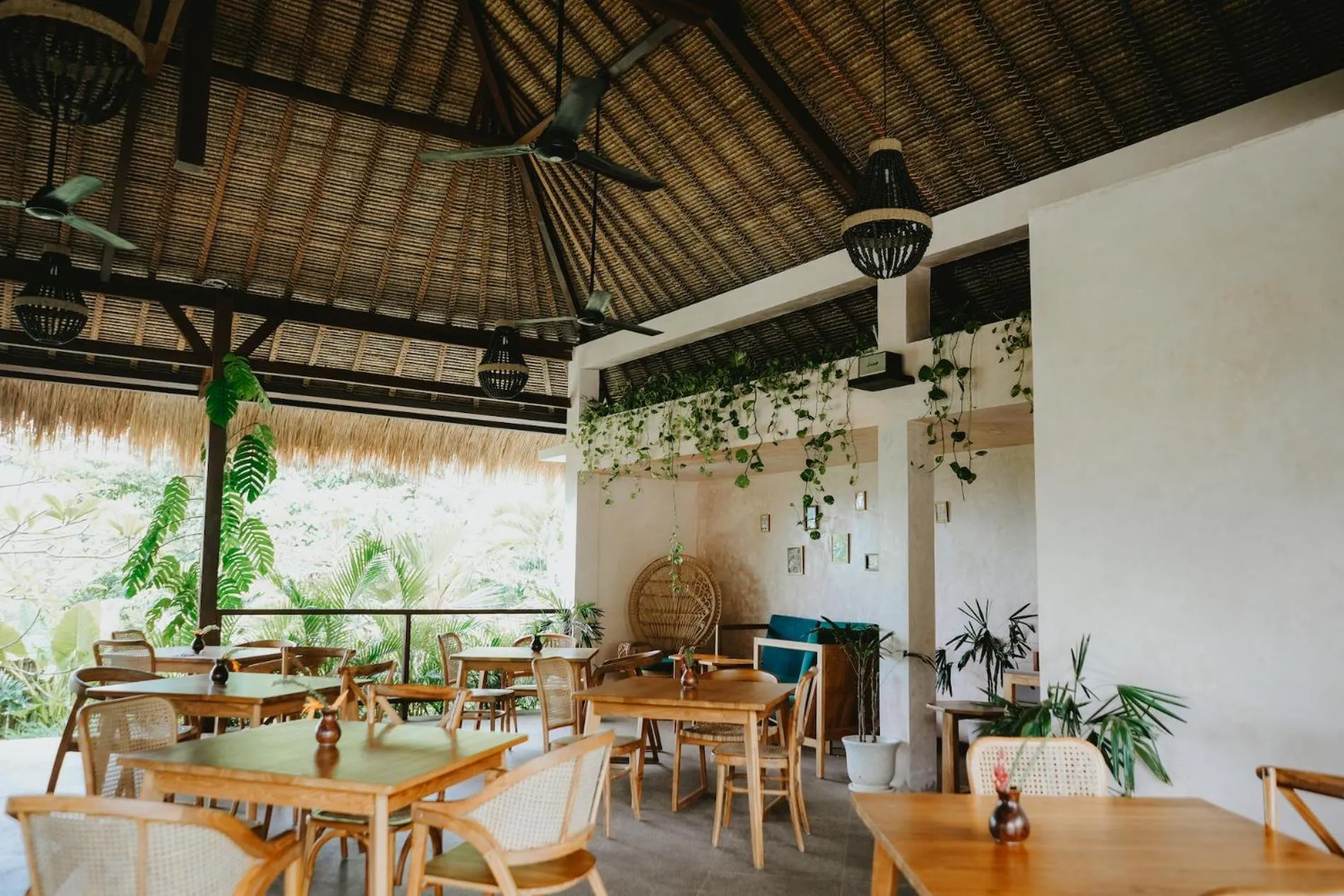 Restaurant/places to eat in PORTER HOTEL - Surf & Yoga Retreat