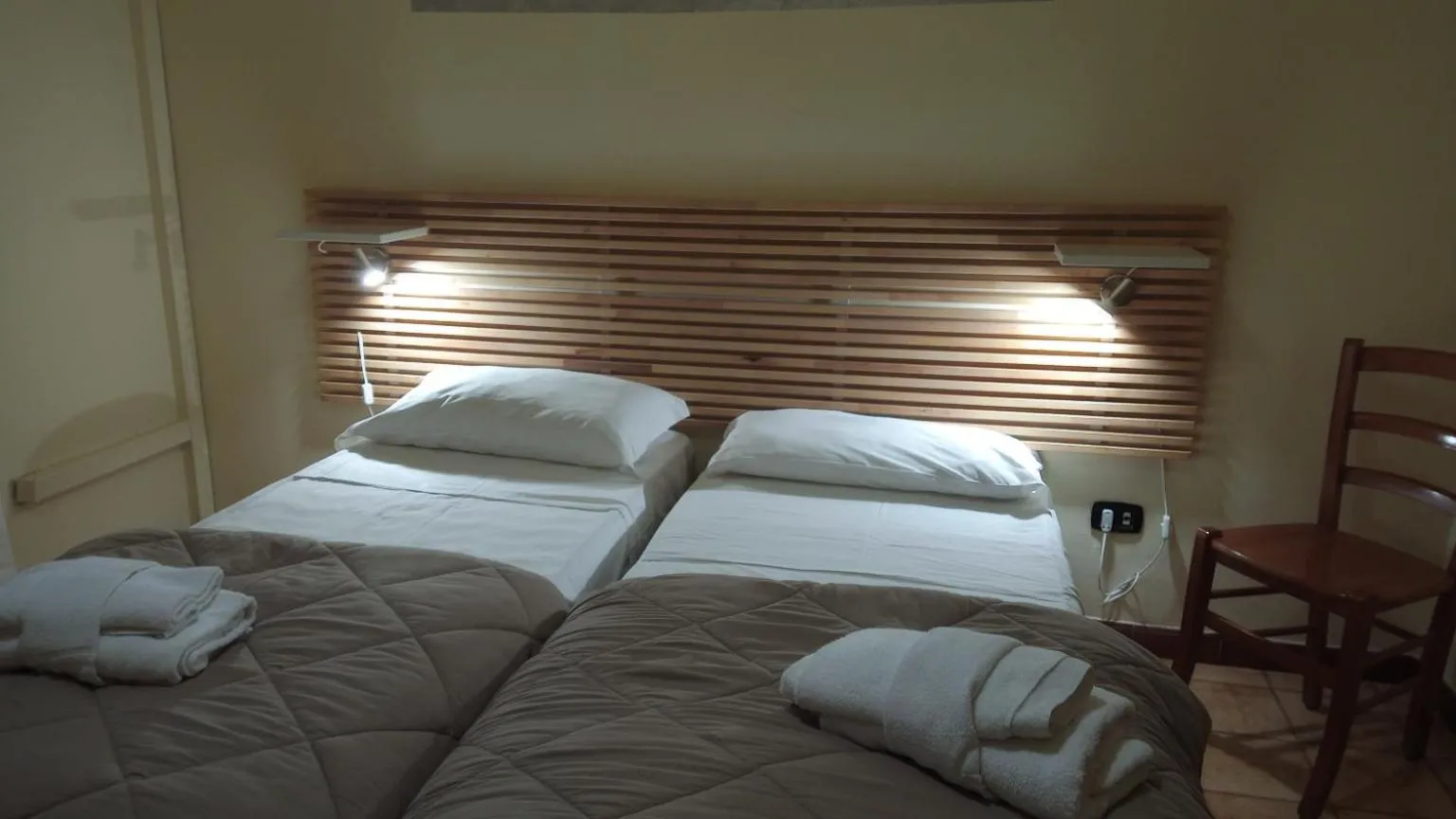 Photo of the whole room, Bed in Hotel Eliseo Napoli