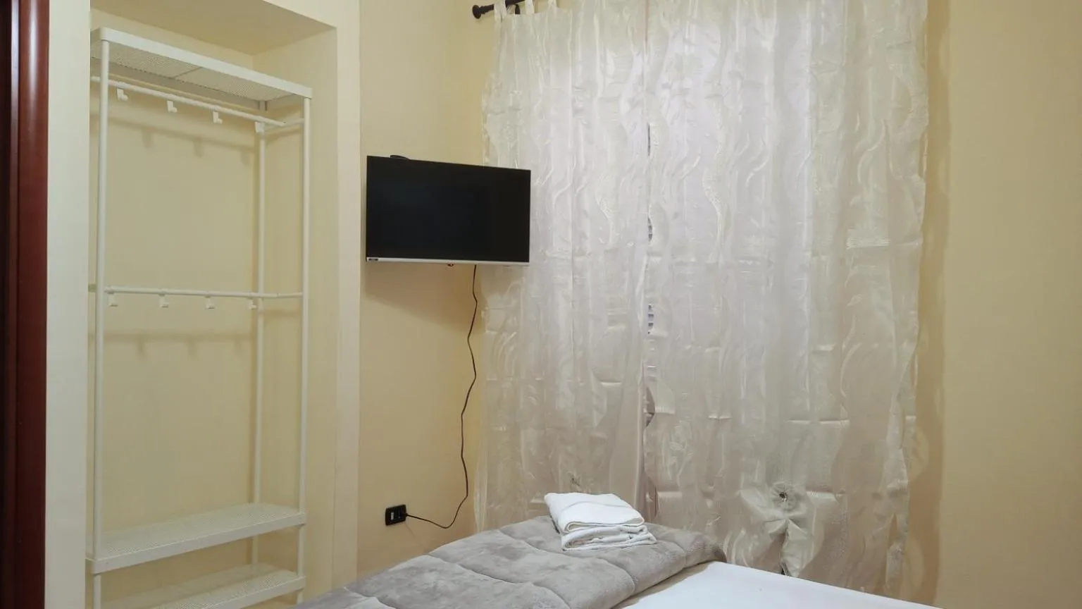 Photo of the whole room, Bed in Hotel Eliseo Napoli