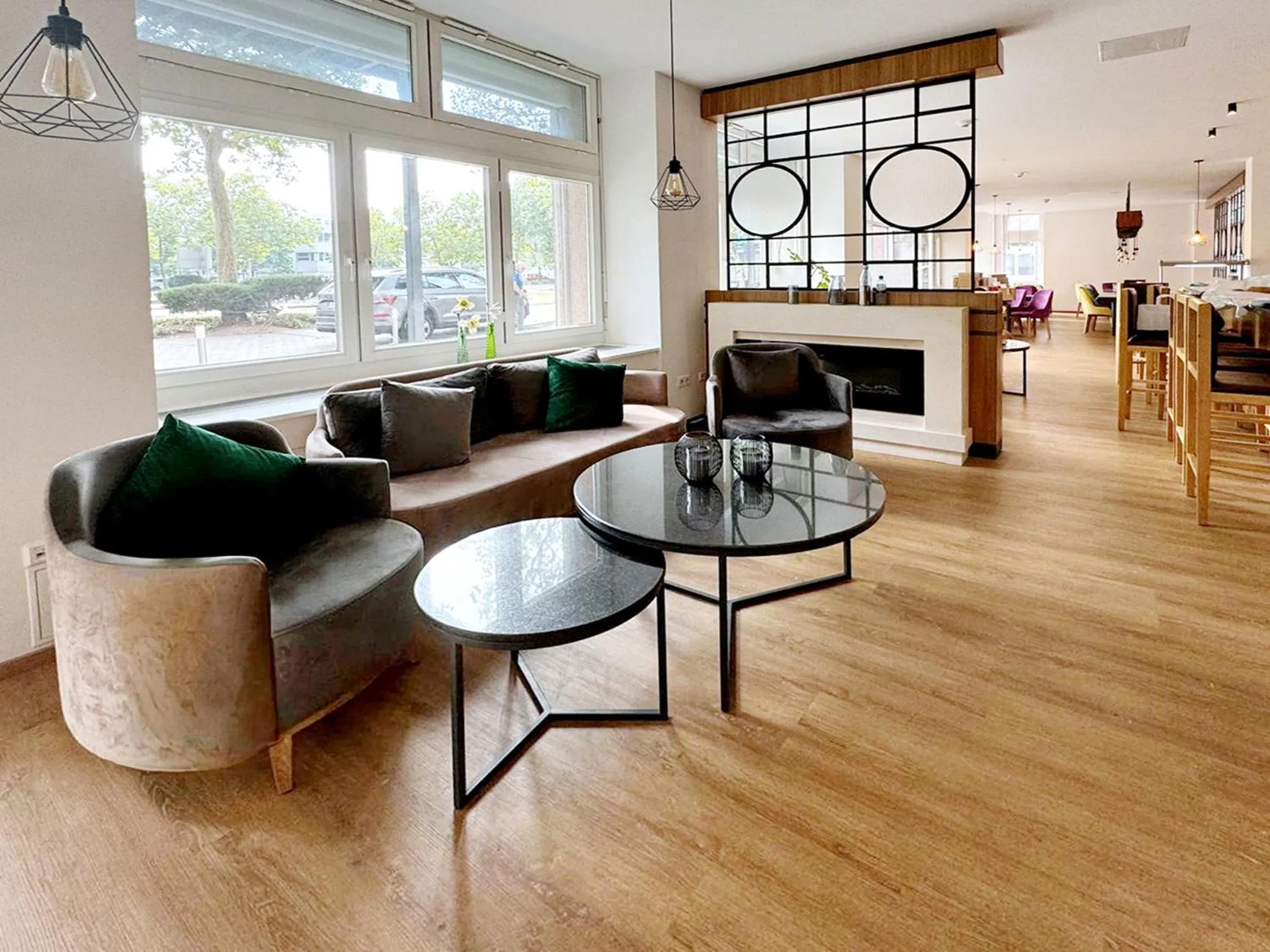 Lounge or bar in DORMERO Hotel Rüsselsheim Airport-Frankfurt