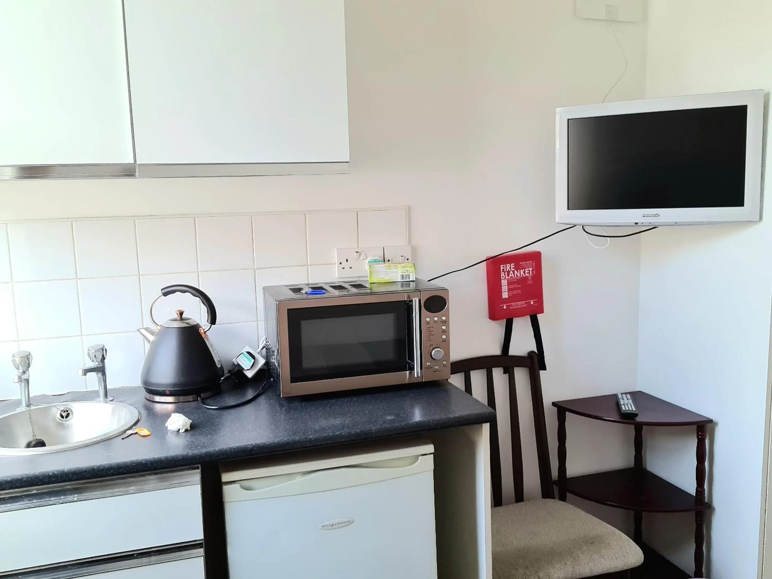 Kitchen or kitchenette in The Greenwich Pensioner Guesthouse