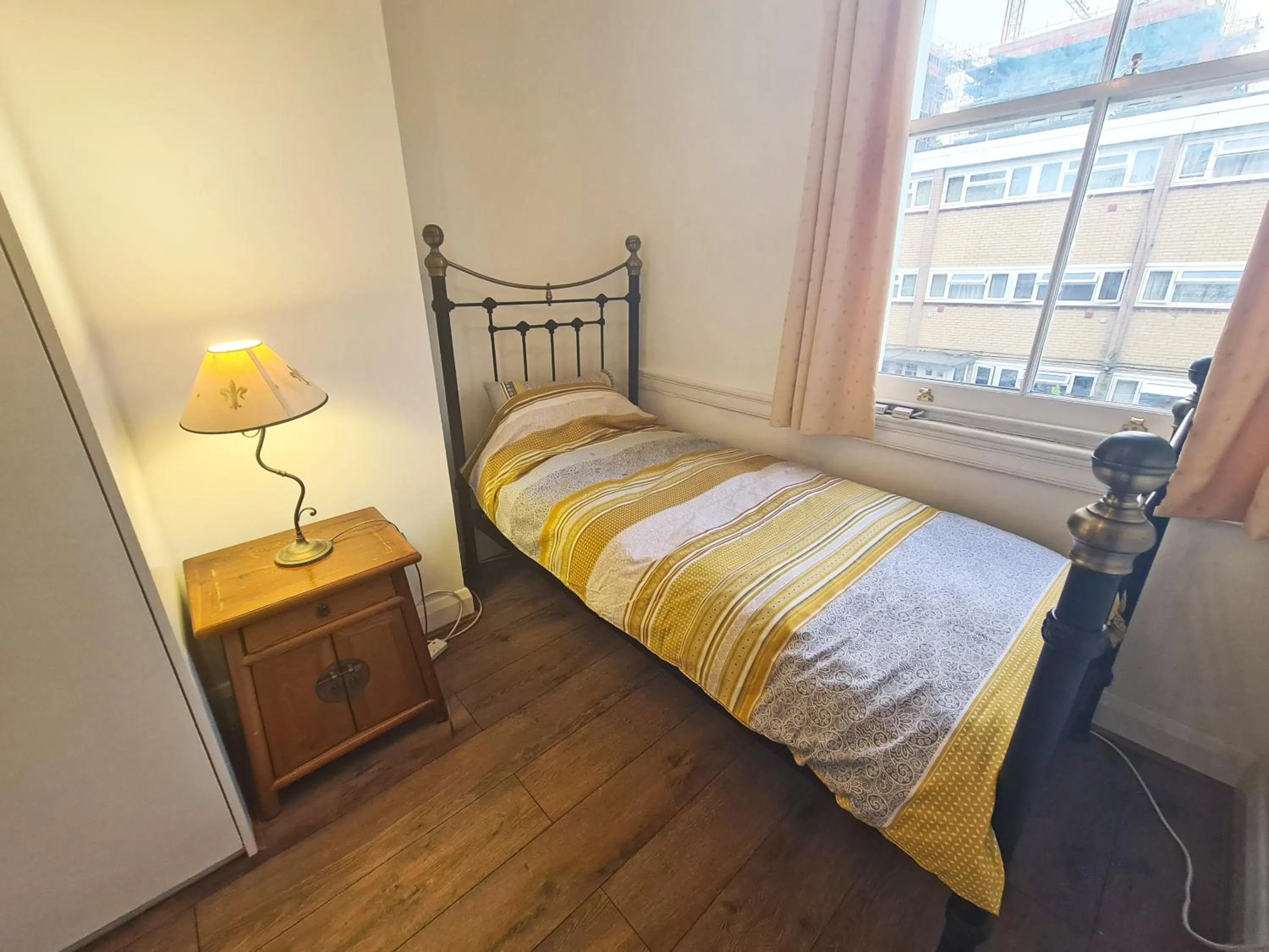 Bed in The Greenwich Pensioner Guesthouse