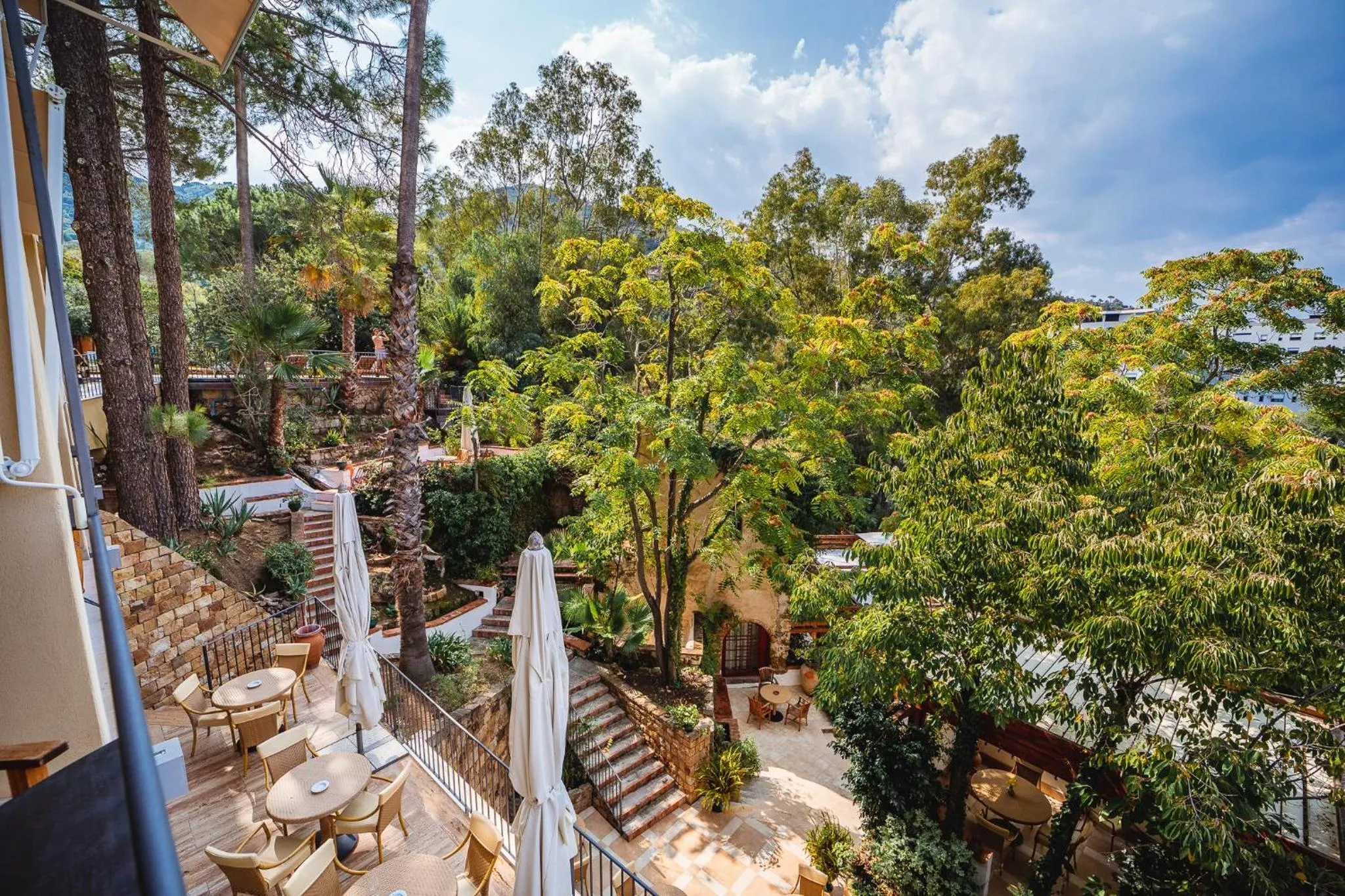 Property building in Alberi del Paradiso