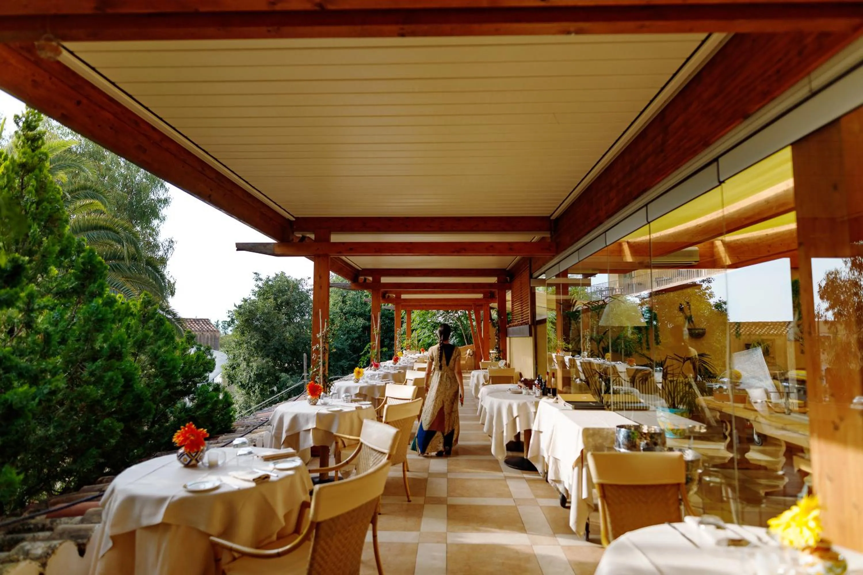 Restaurant/places to eat in Alberi del Paradiso