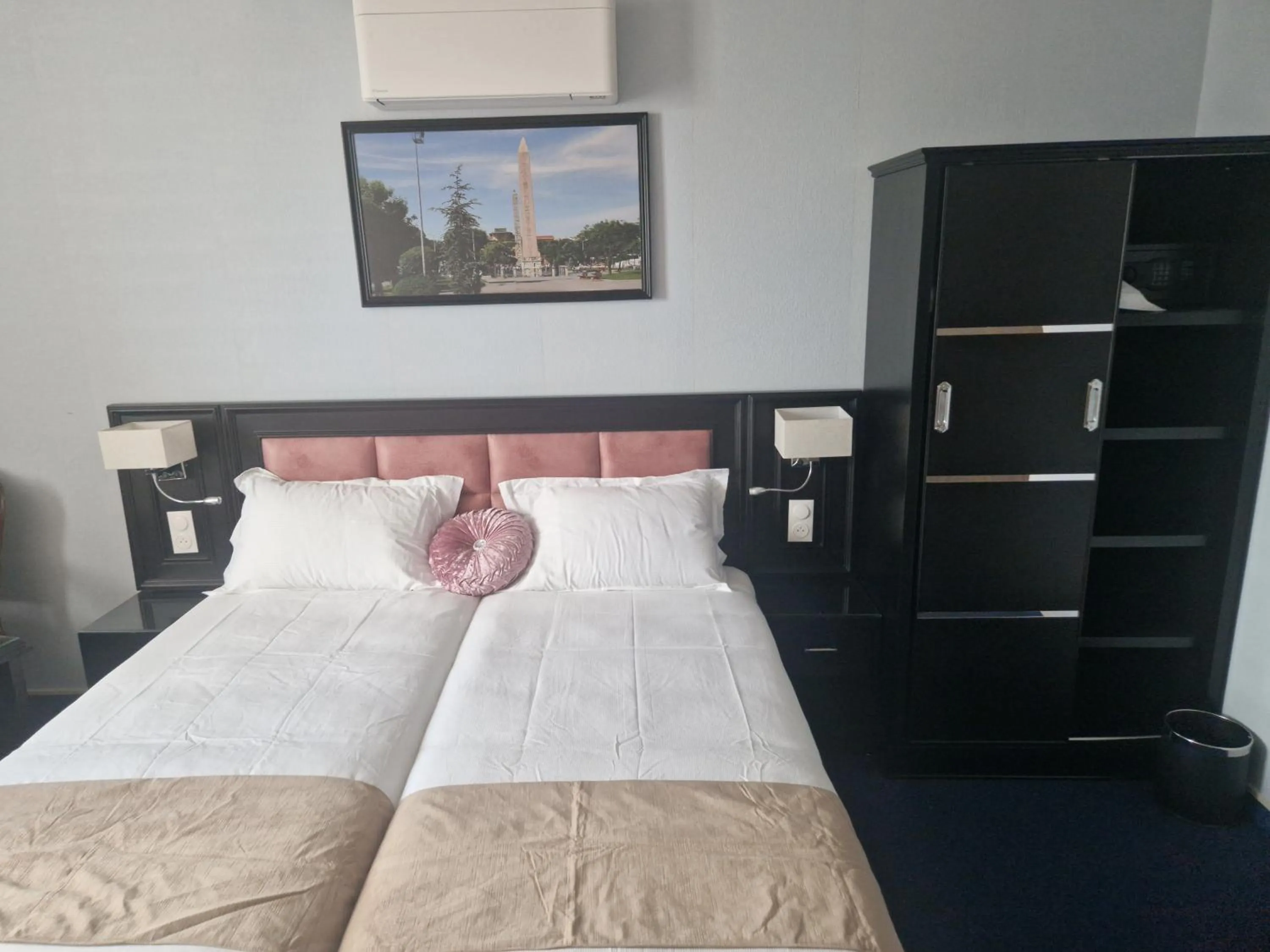 Bed in HOTEL ROYAL Paris Ivry