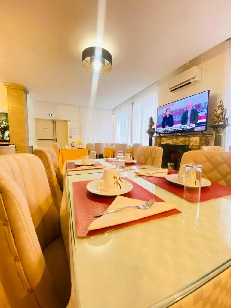 Breakfast in HOTEL ROYAL Paris Ivry