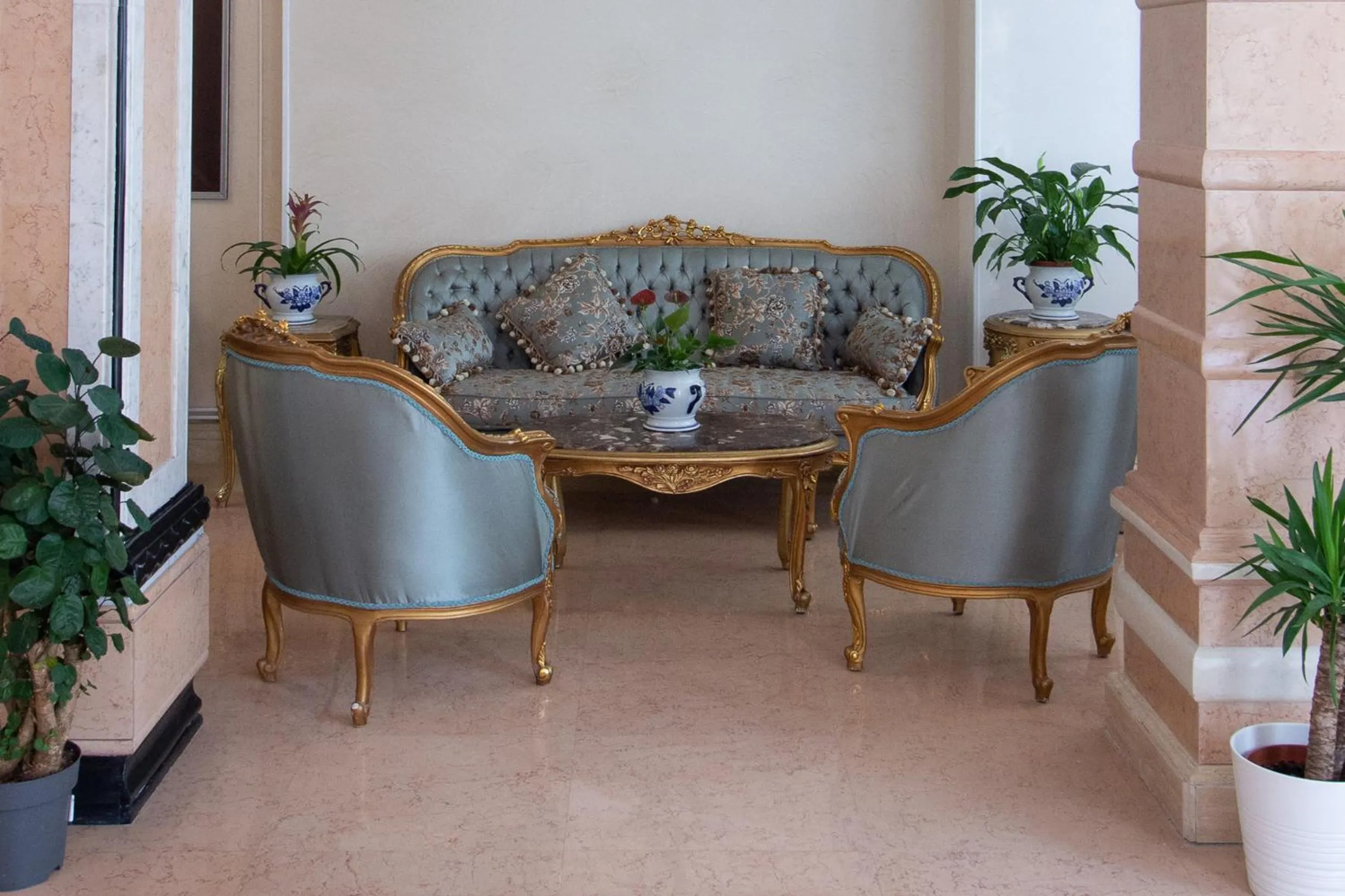 Living room in HOTEL ROYAL Paris Ivry