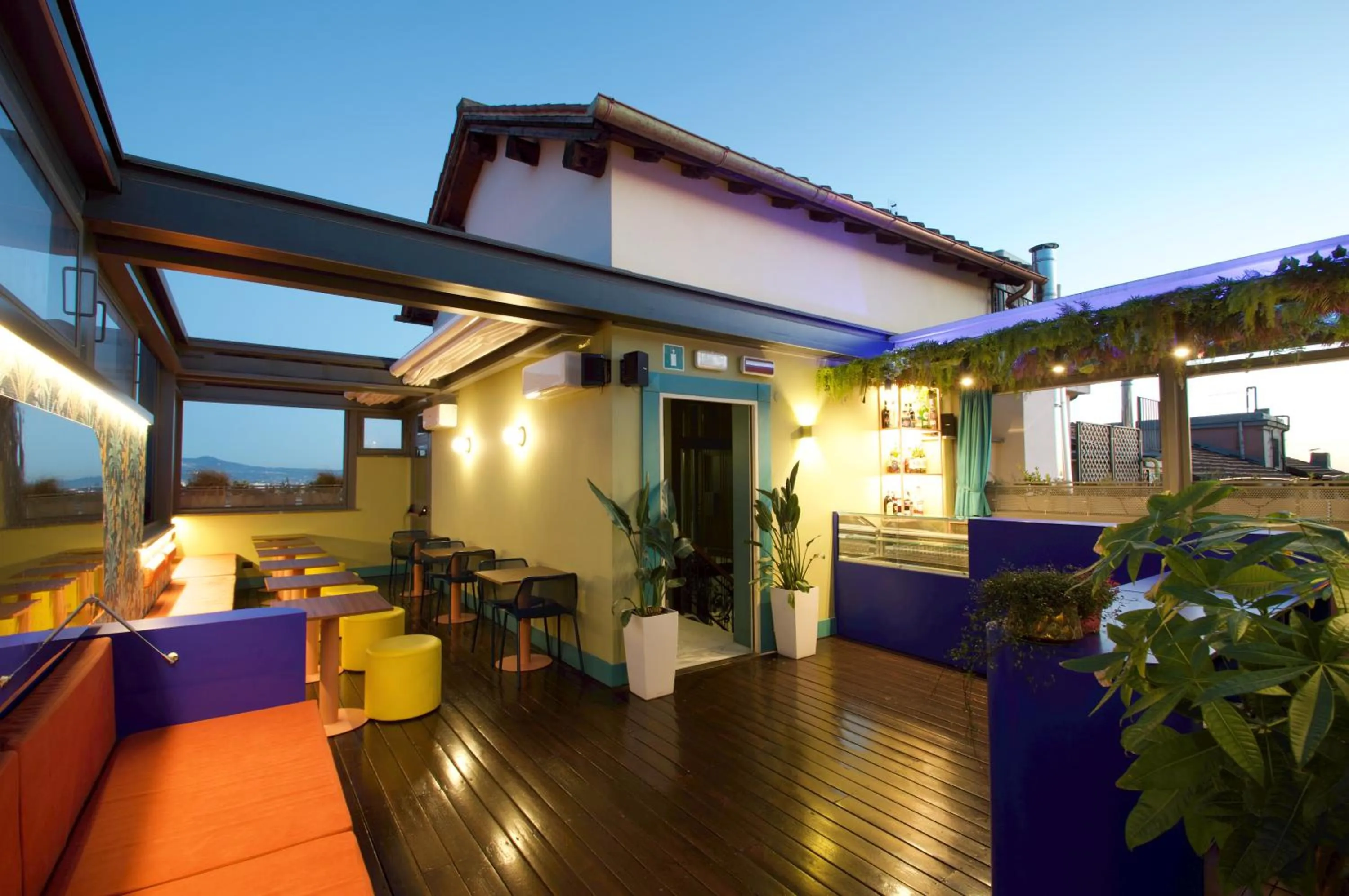 Restaurant/places to eat in Hotel Montecarlo