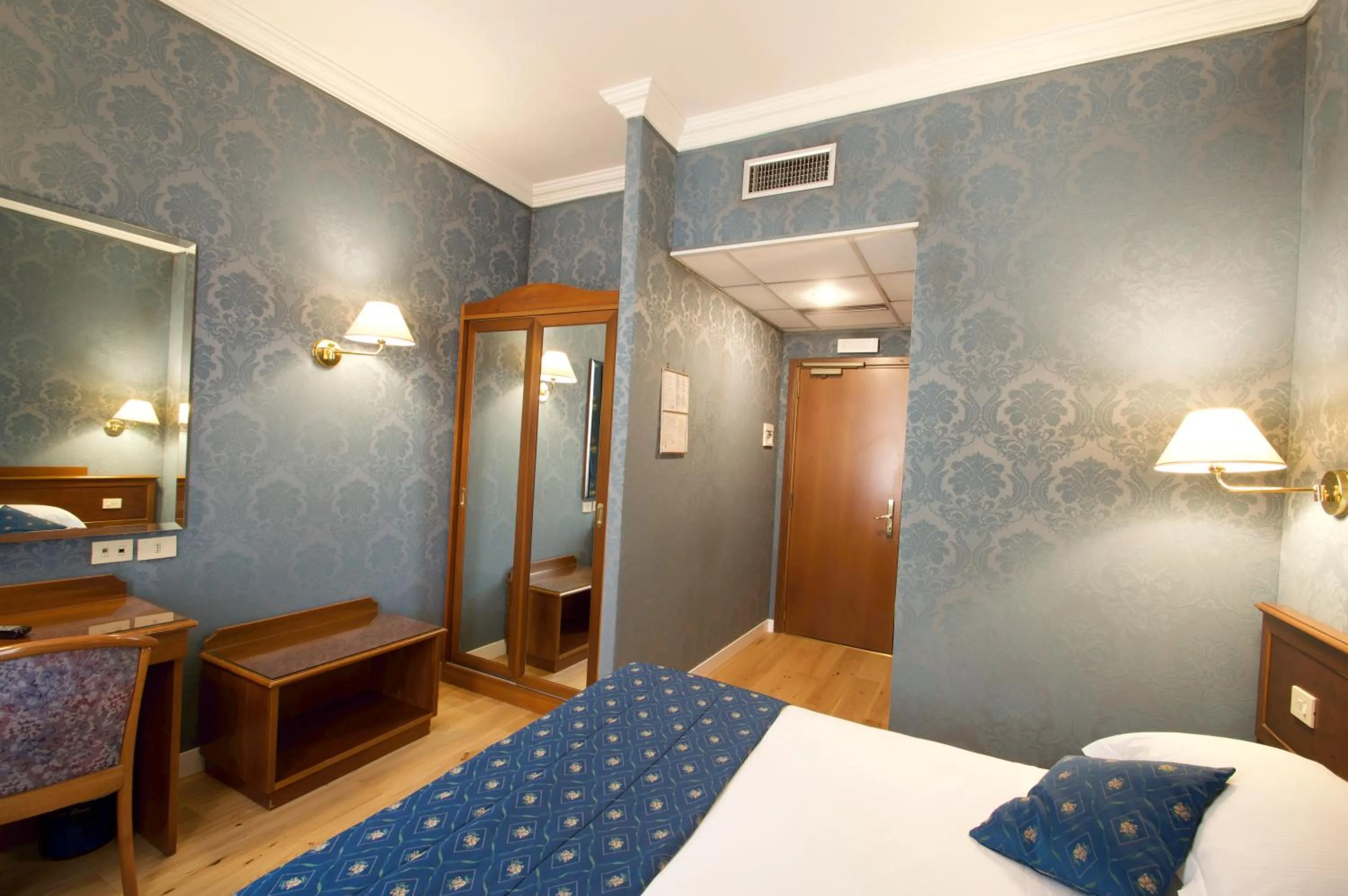 Bed in Hotel Montecarlo