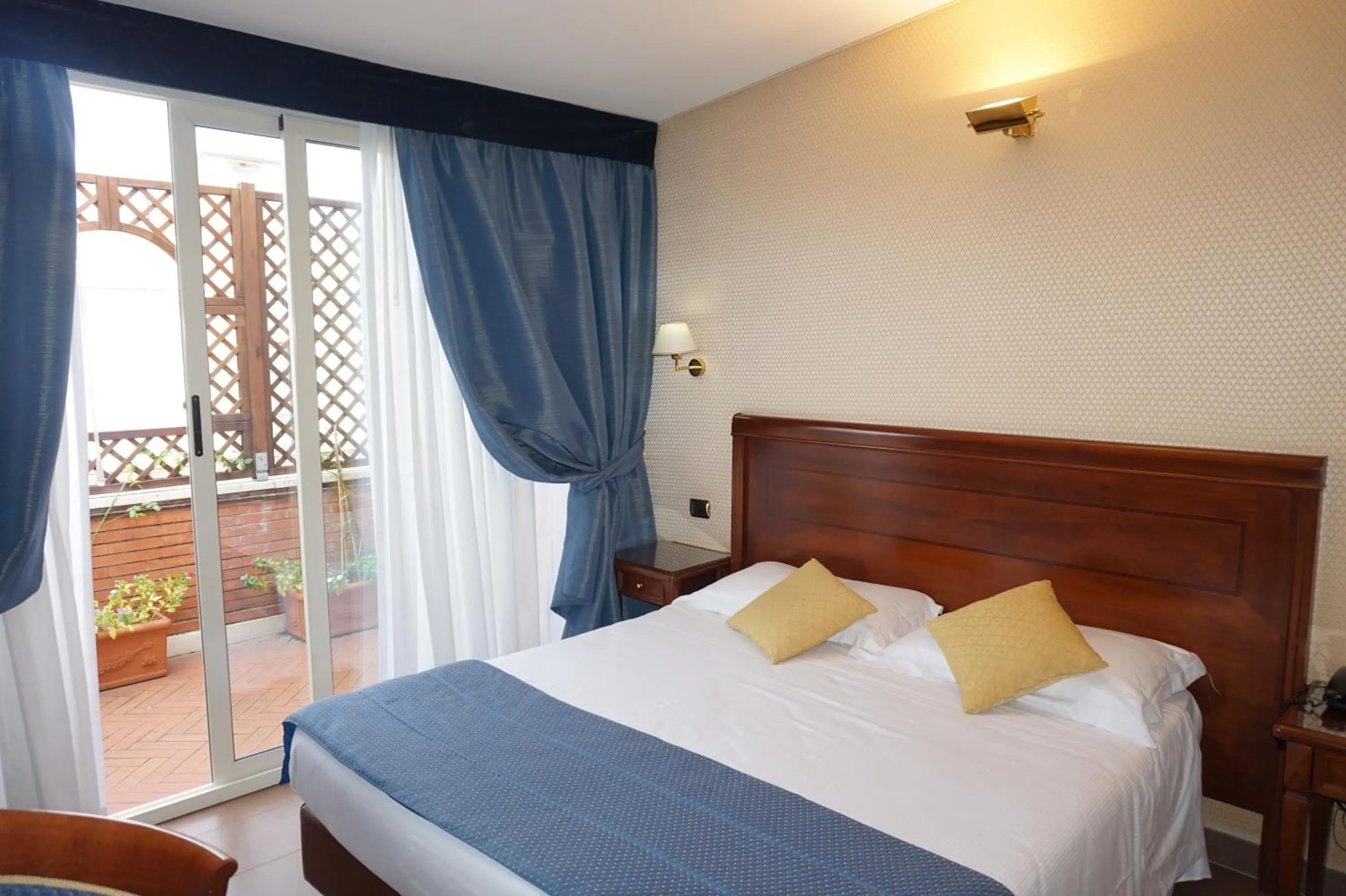 Bed in Hotel Montecarlo