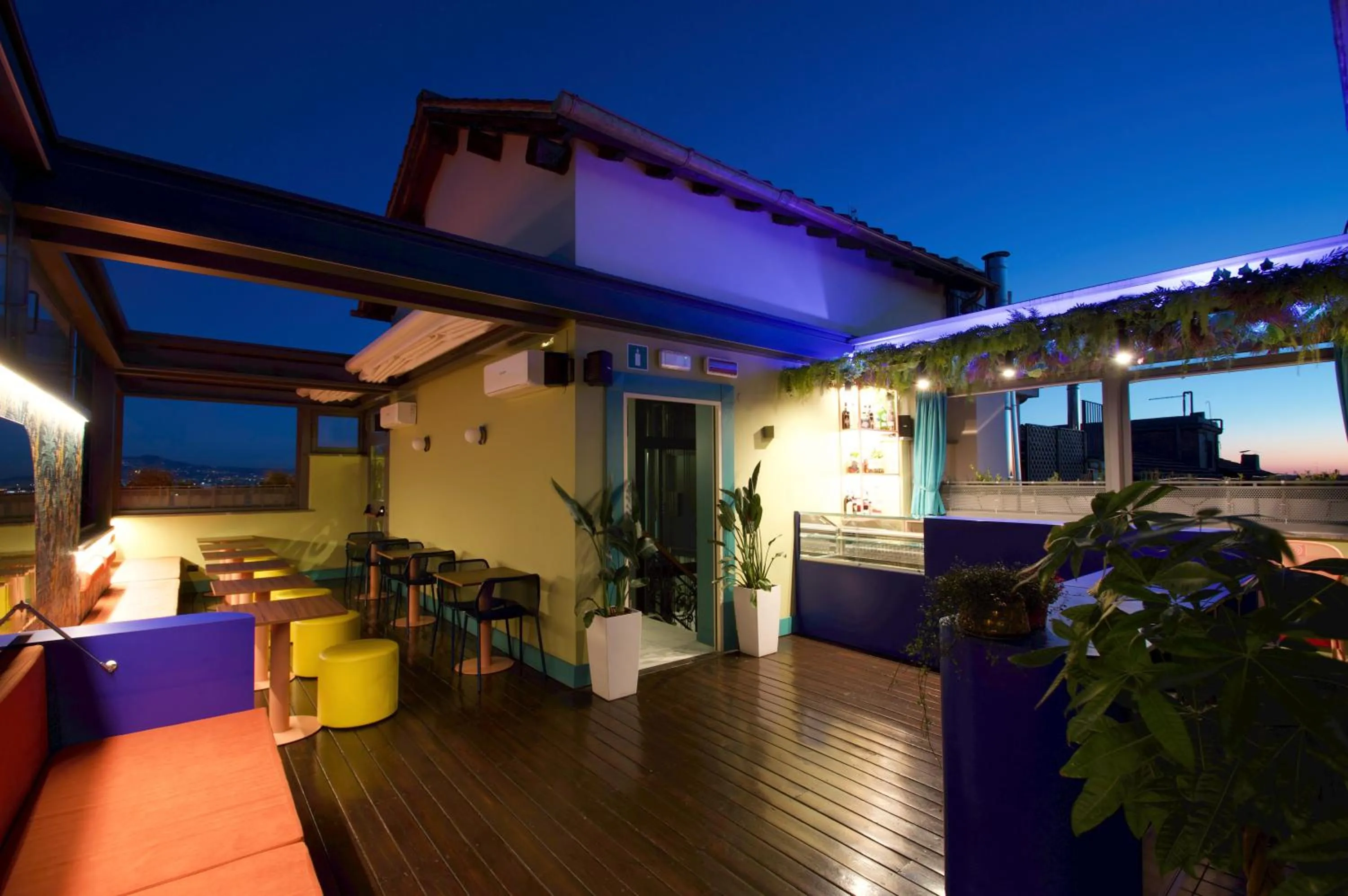 Restaurant/places to eat in Hotel Montecarlo