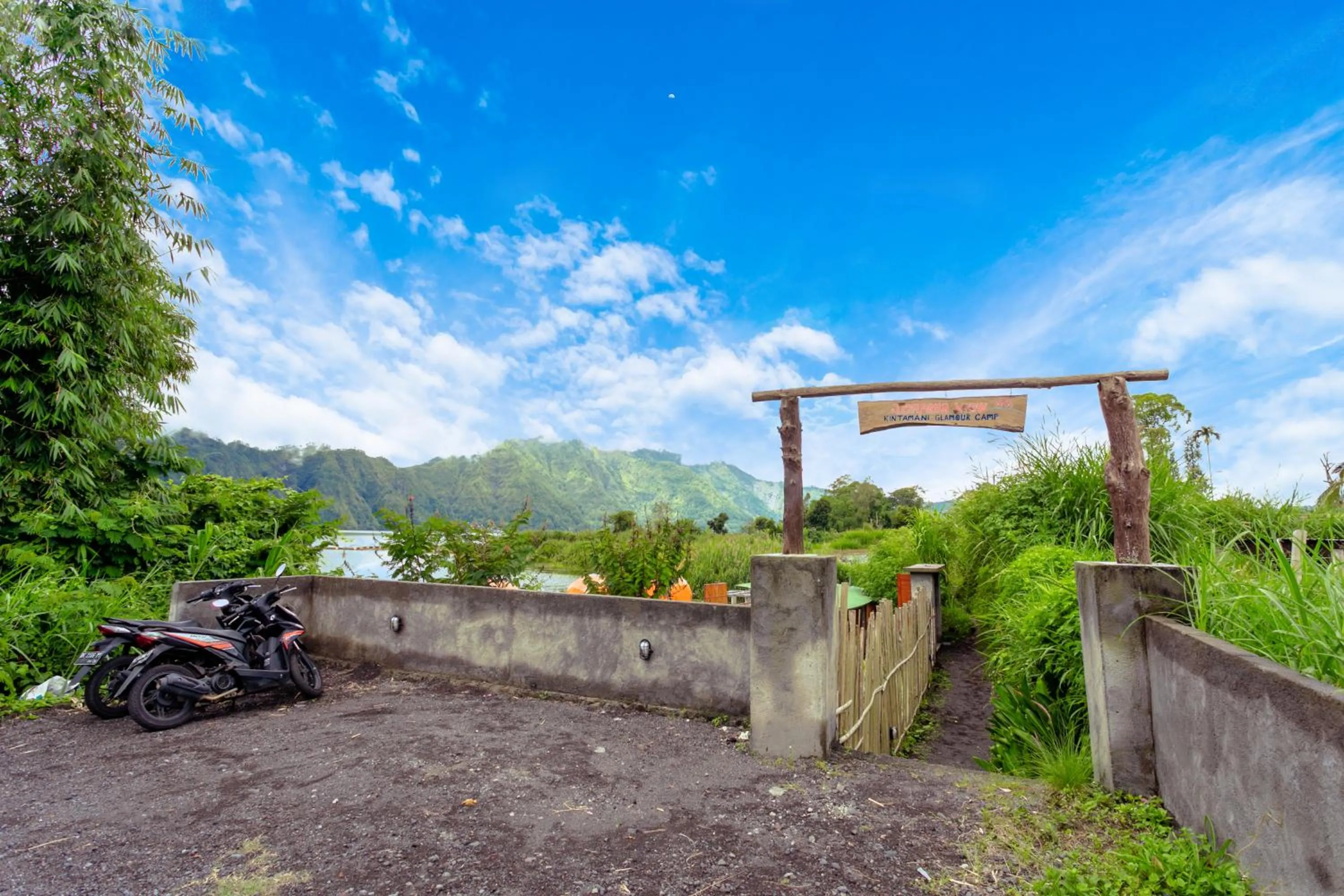 Facade/entrance in Jempana View