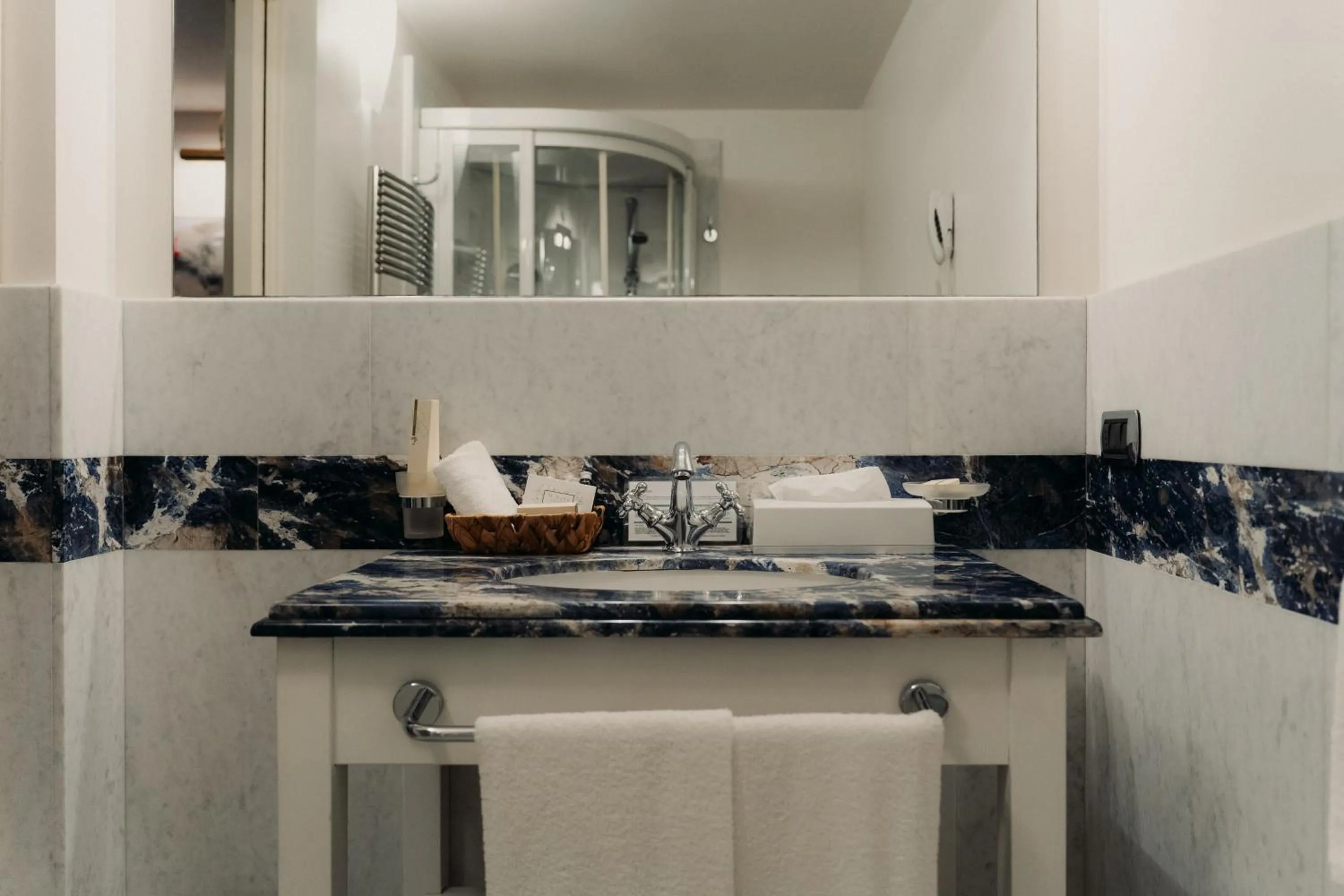 Bathroom in Hotel Palazzo Guiscardo Pietrasanta