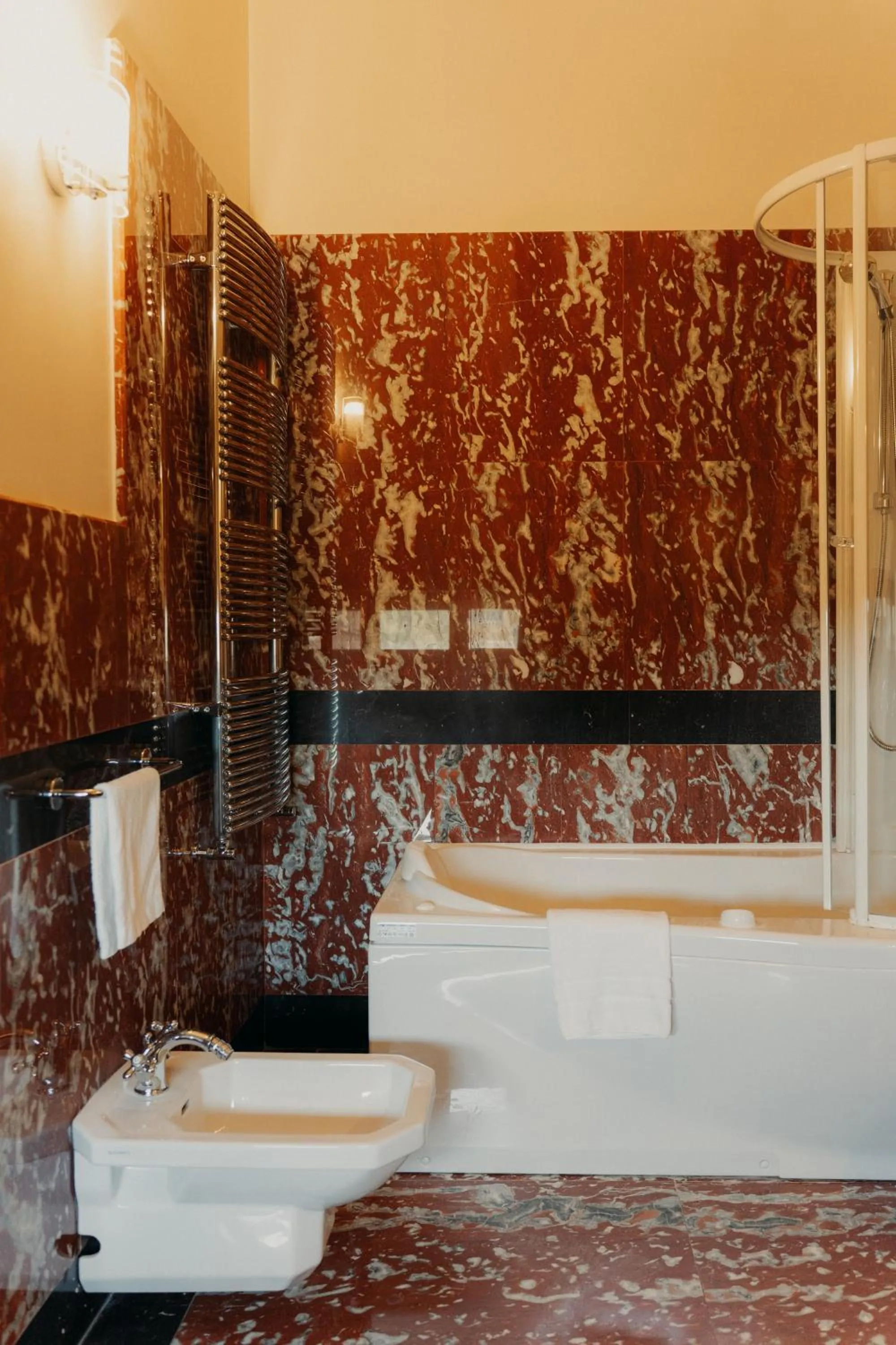 Bathroom in Hotel Palazzo Guiscardo Pietrasanta