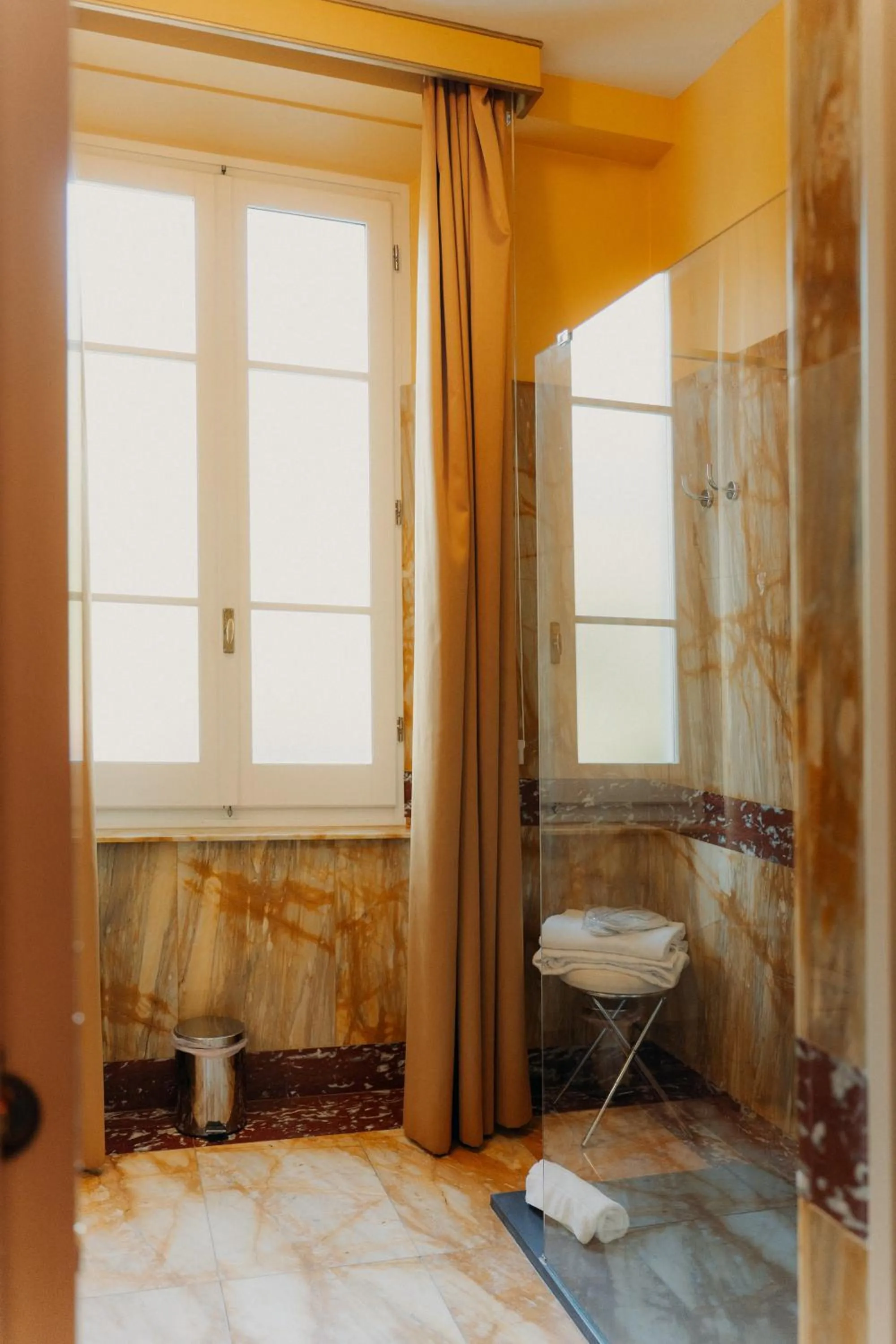 Shower in Hotel Palazzo Guiscardo Pietrasanta