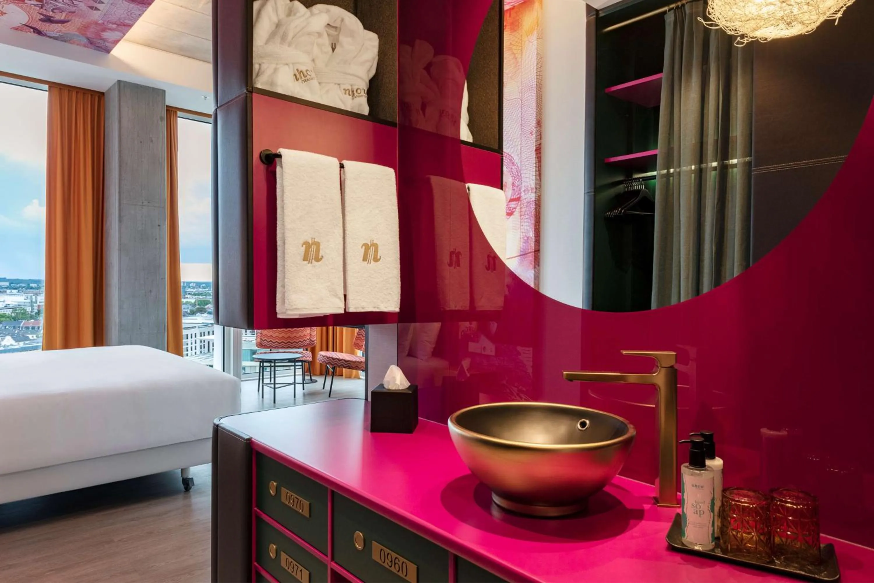 Bathroom, Bed in nhow Frankfurt