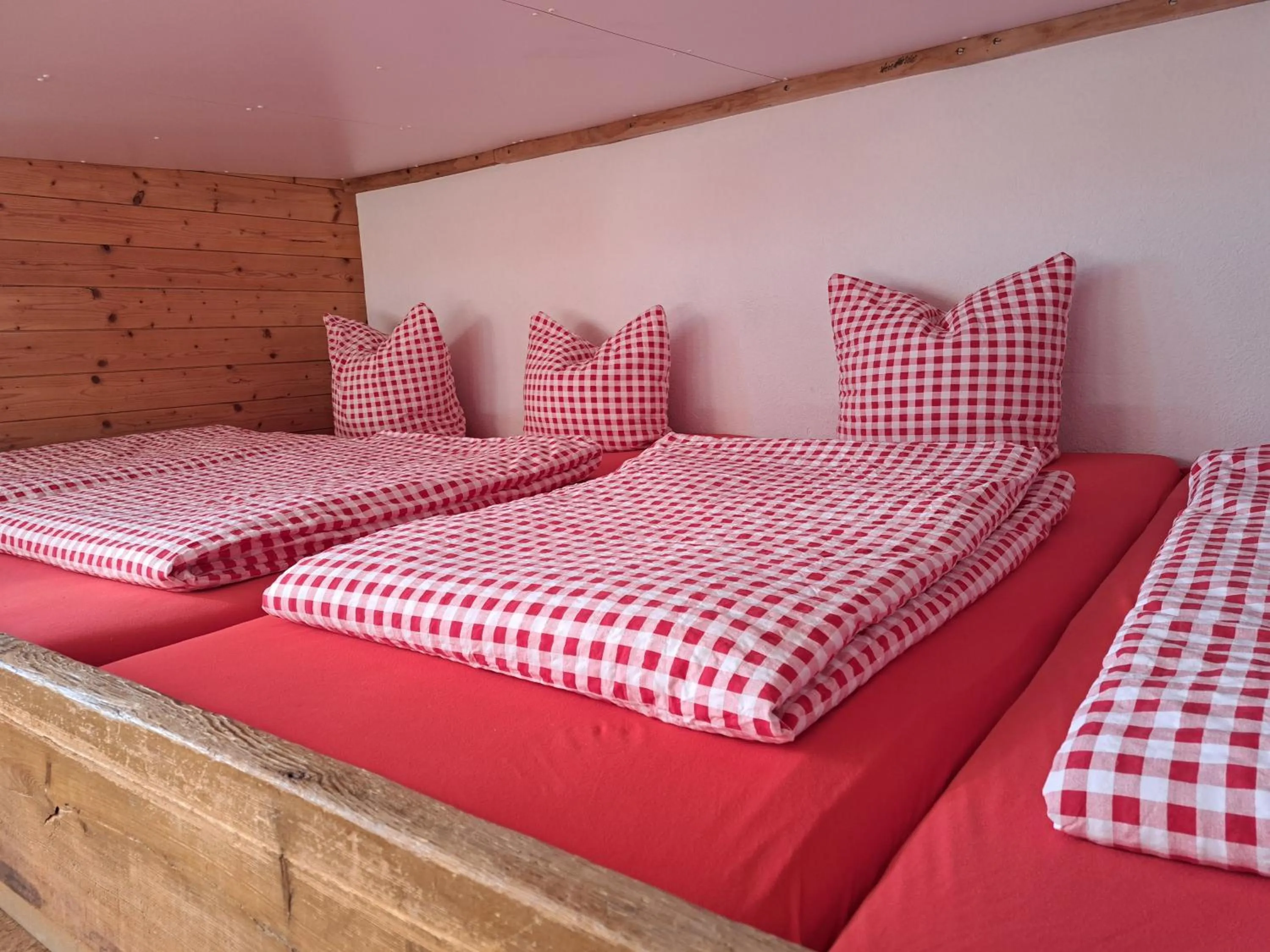 group of guests, Bed in Chalet Sepp