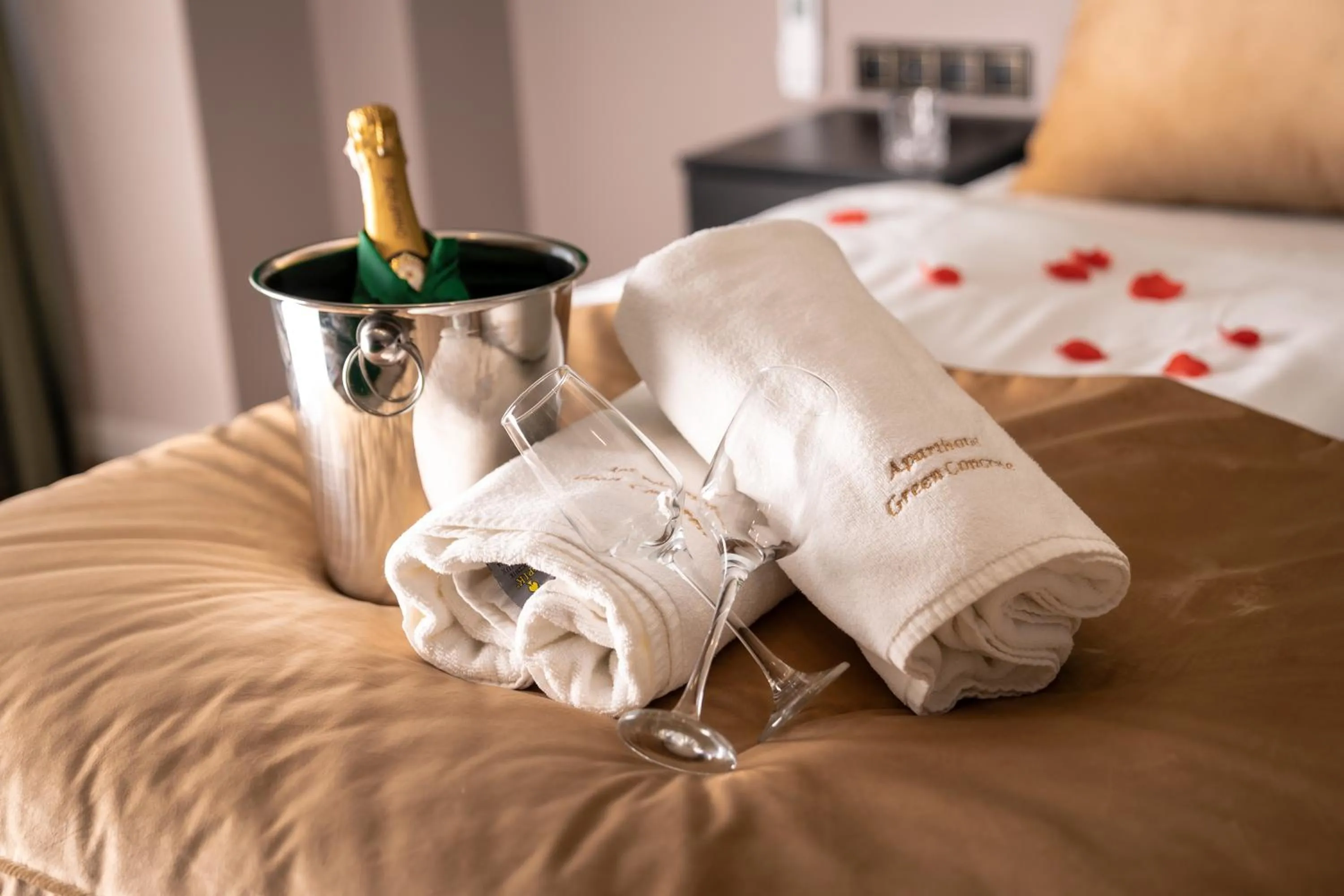 Restaurant/places to eat, Bed in Aparthotel Green Concrete