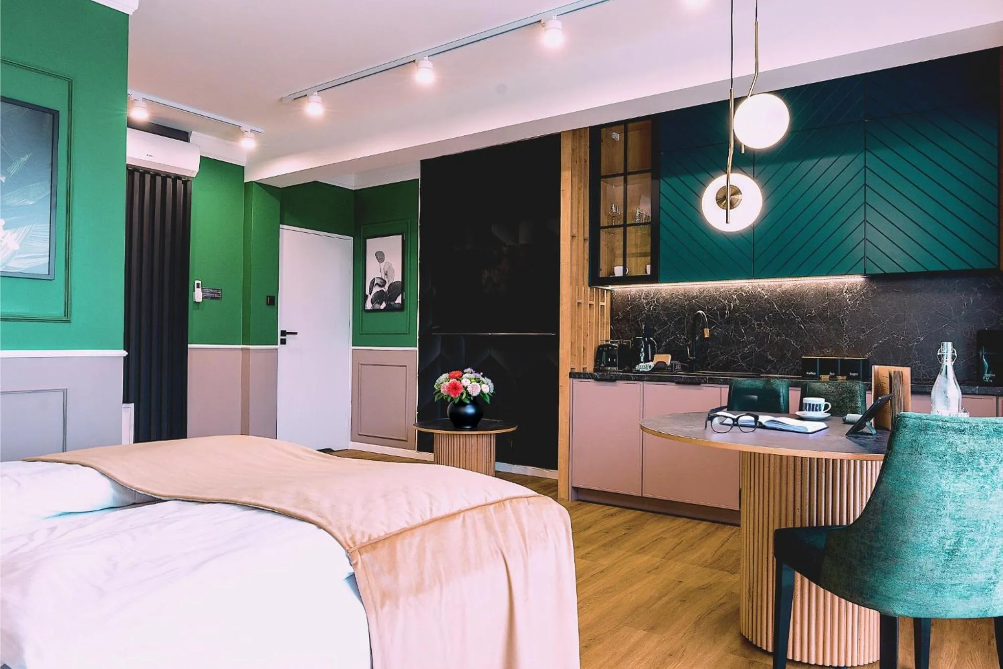 Bed in Aparthotel Green Concrete