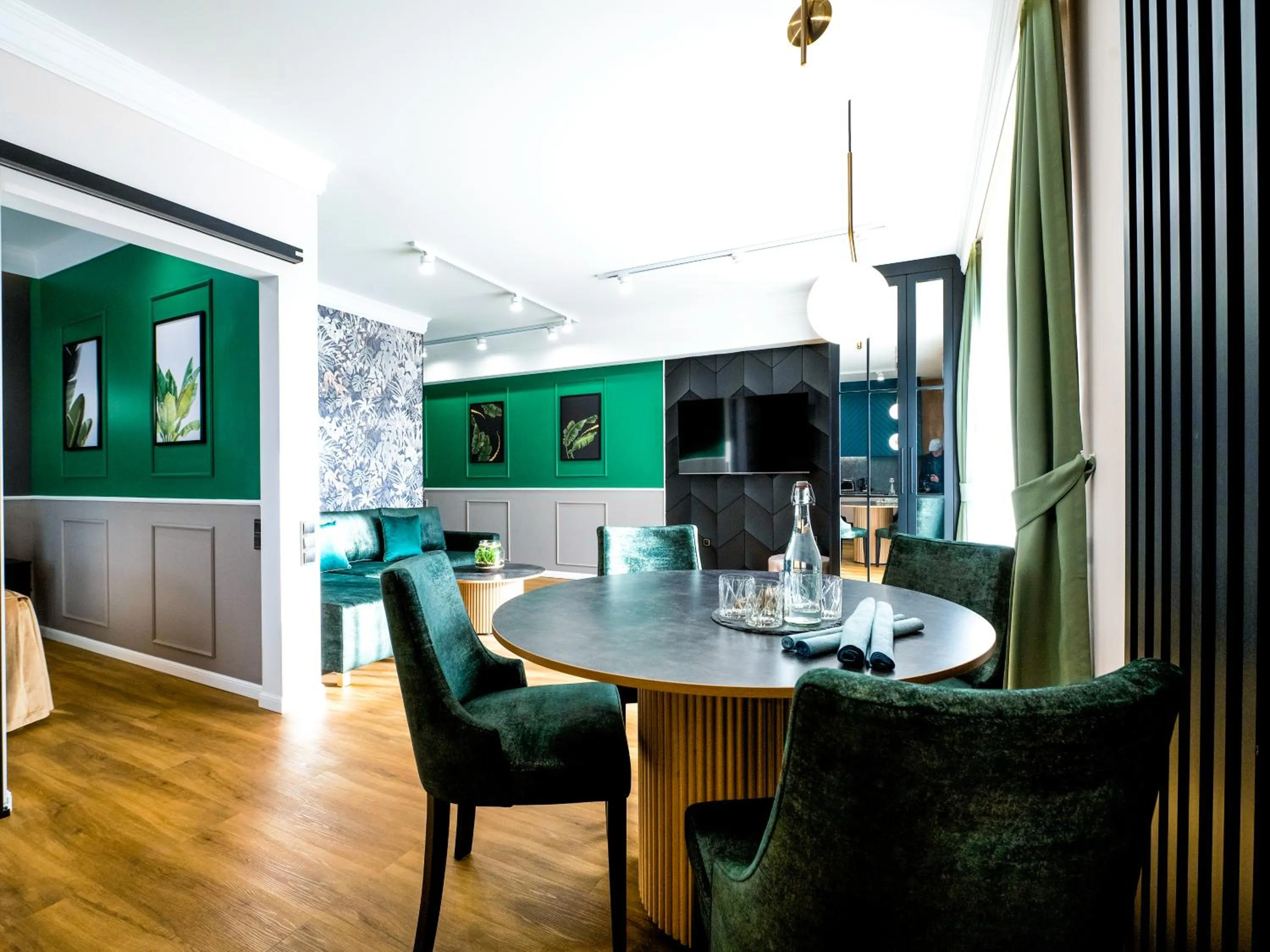 TV and multimedia in Aparthotel Green Concrete