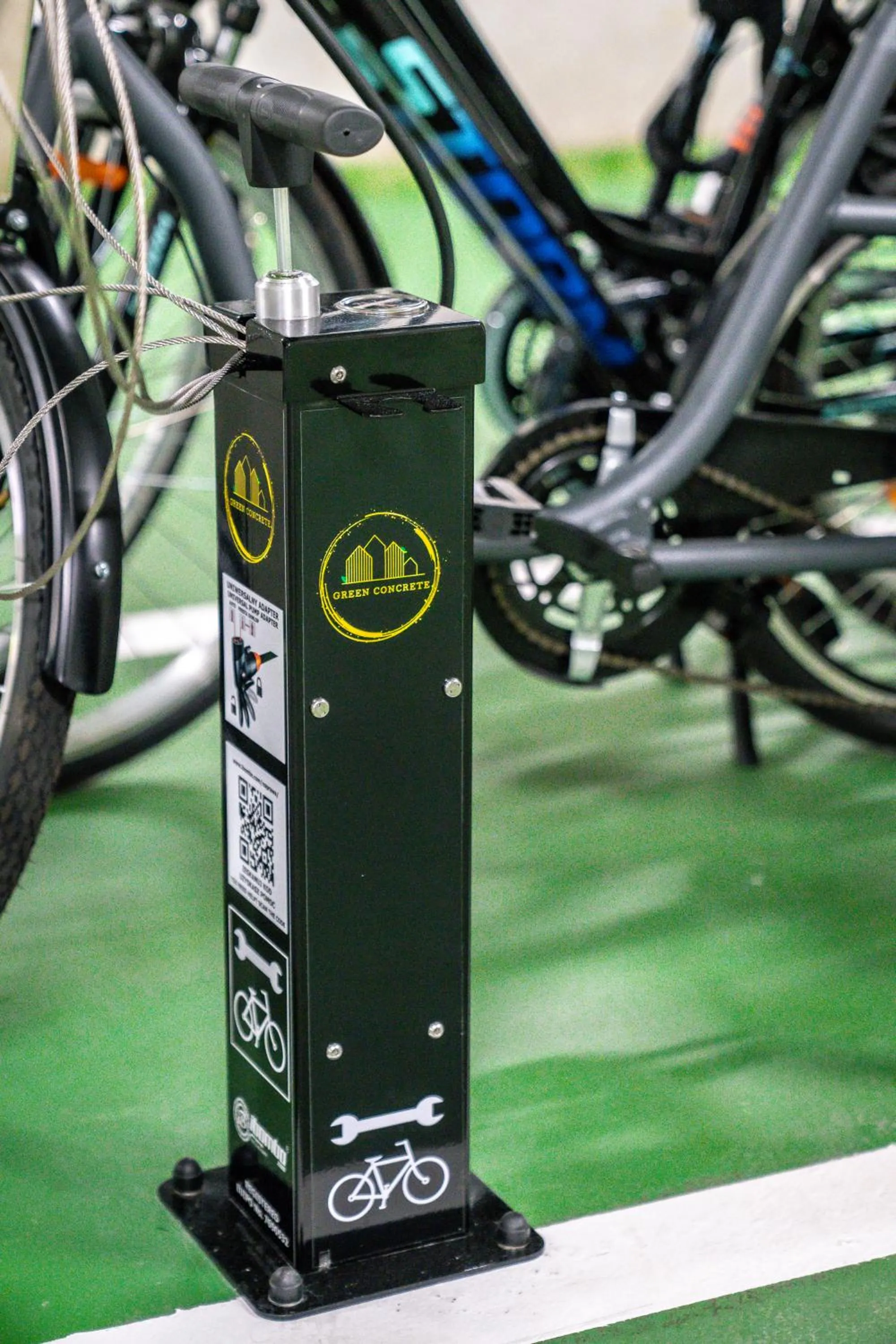 Cycling in Aparthotel Green Concrete