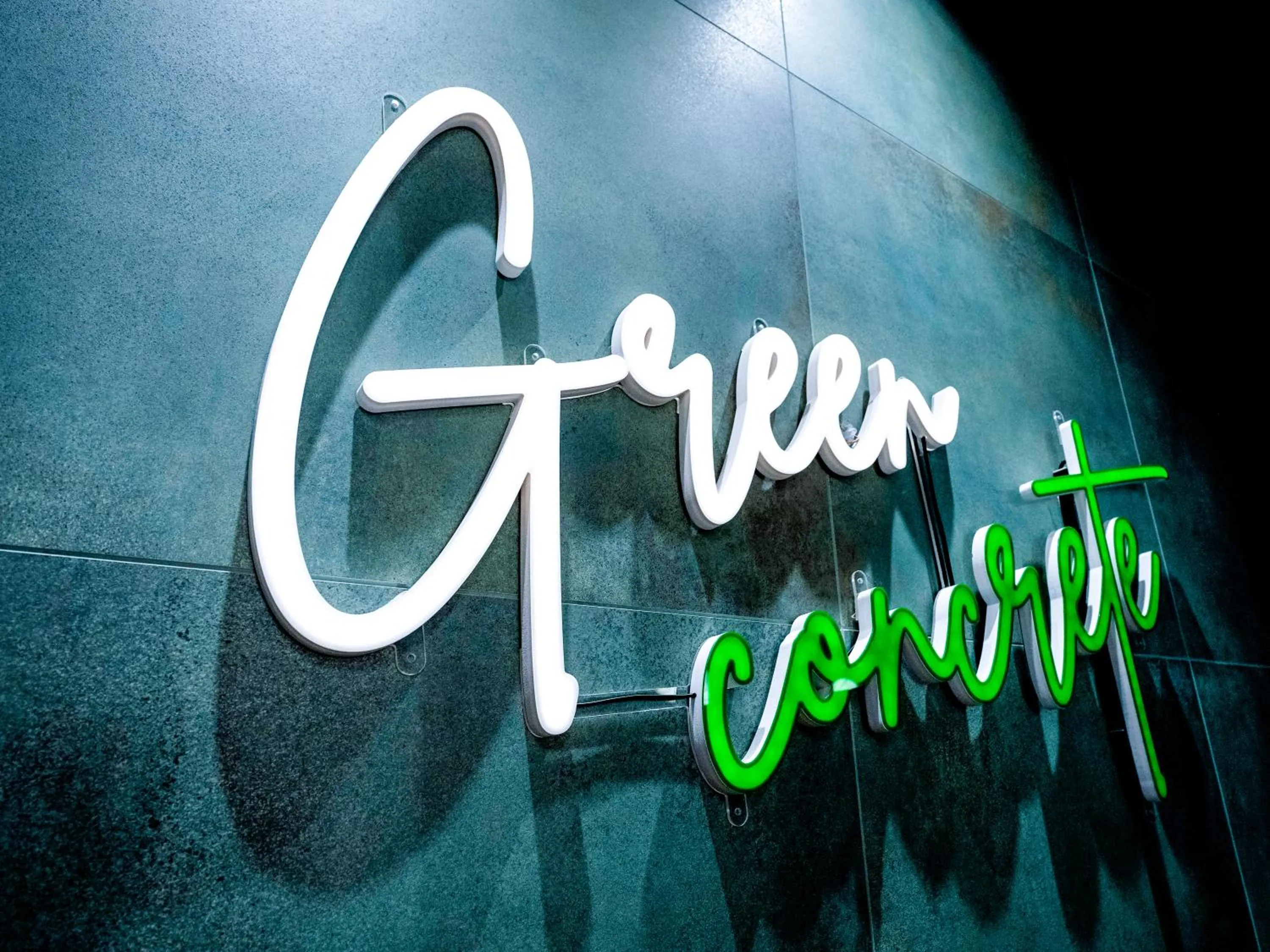 Property logo or sign in Aparthotel Green Concrete