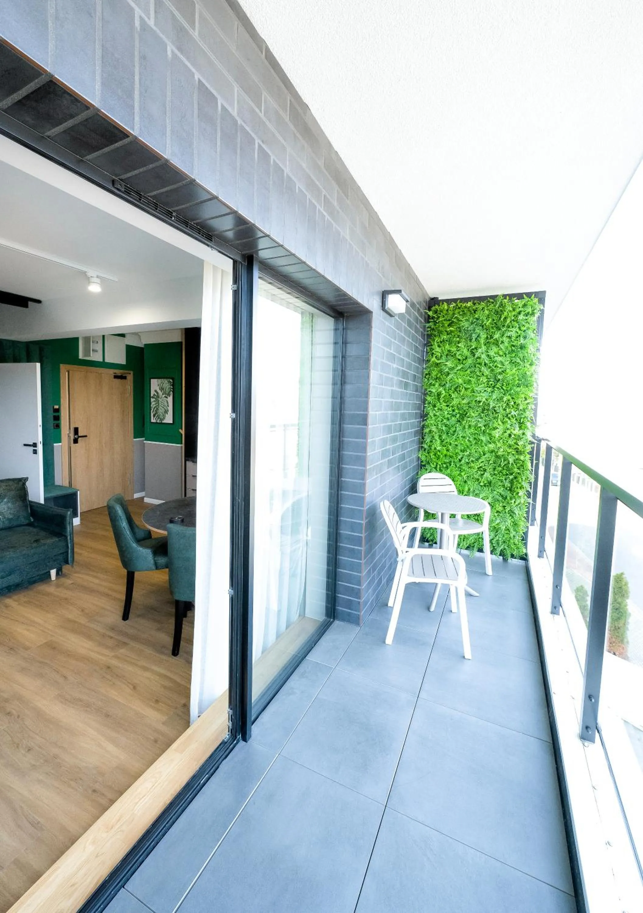 Day in Aparthotel Green Concrete