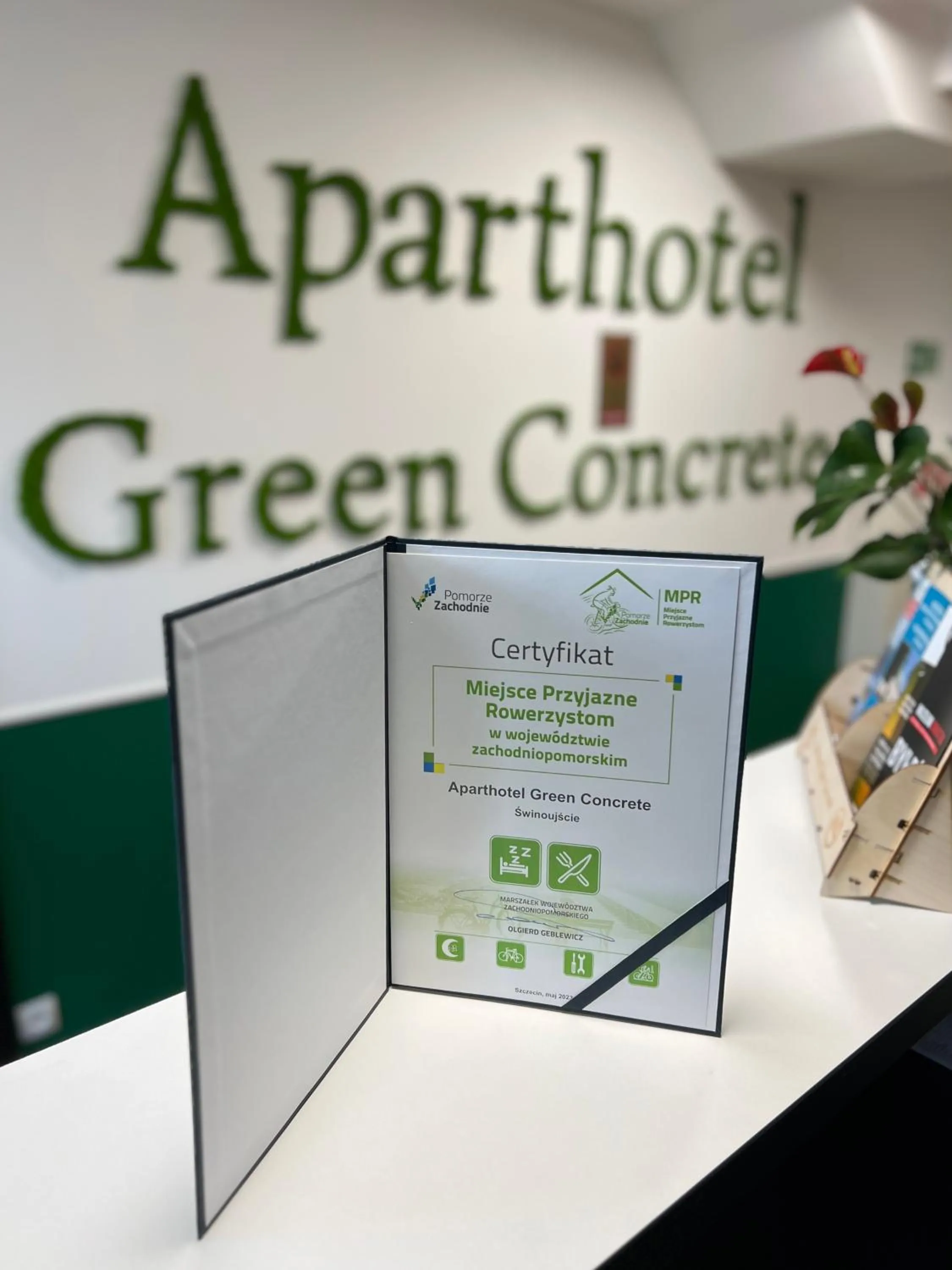 Cycling in Aparthotel Green Concrete