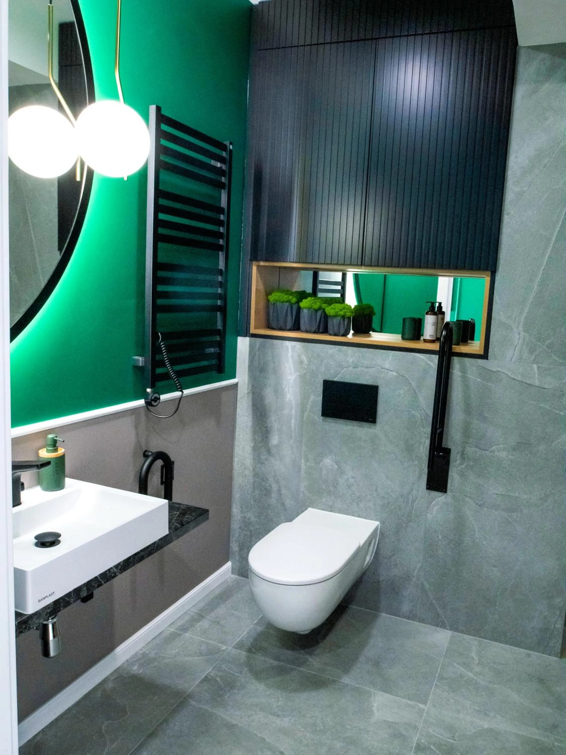 Shower in Aparthotel Green Concrete