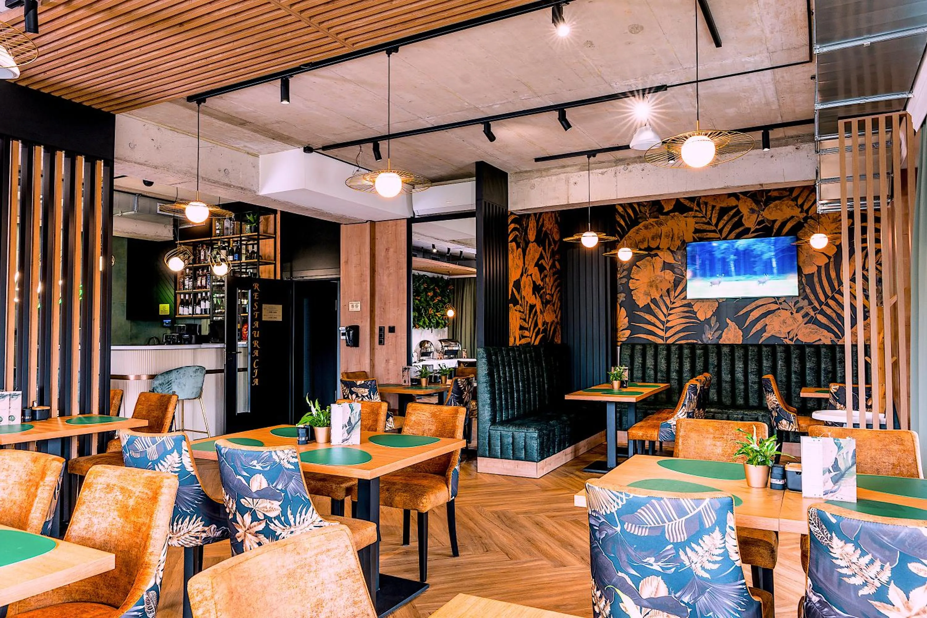 Restaurant/places to eat in Aparthotel Green Concrete