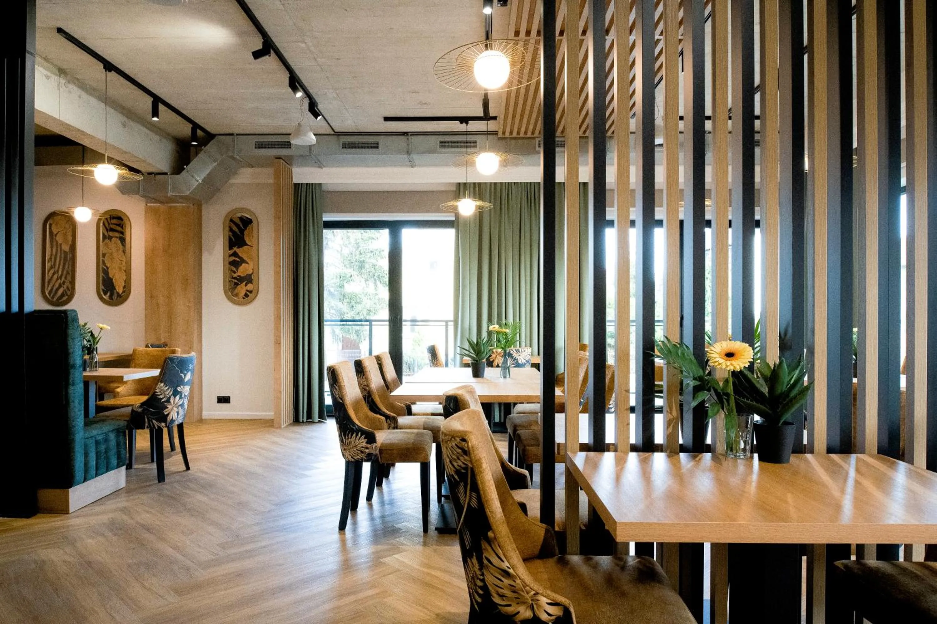 Restaurant/places to eat in Aparthotel Green Concrete