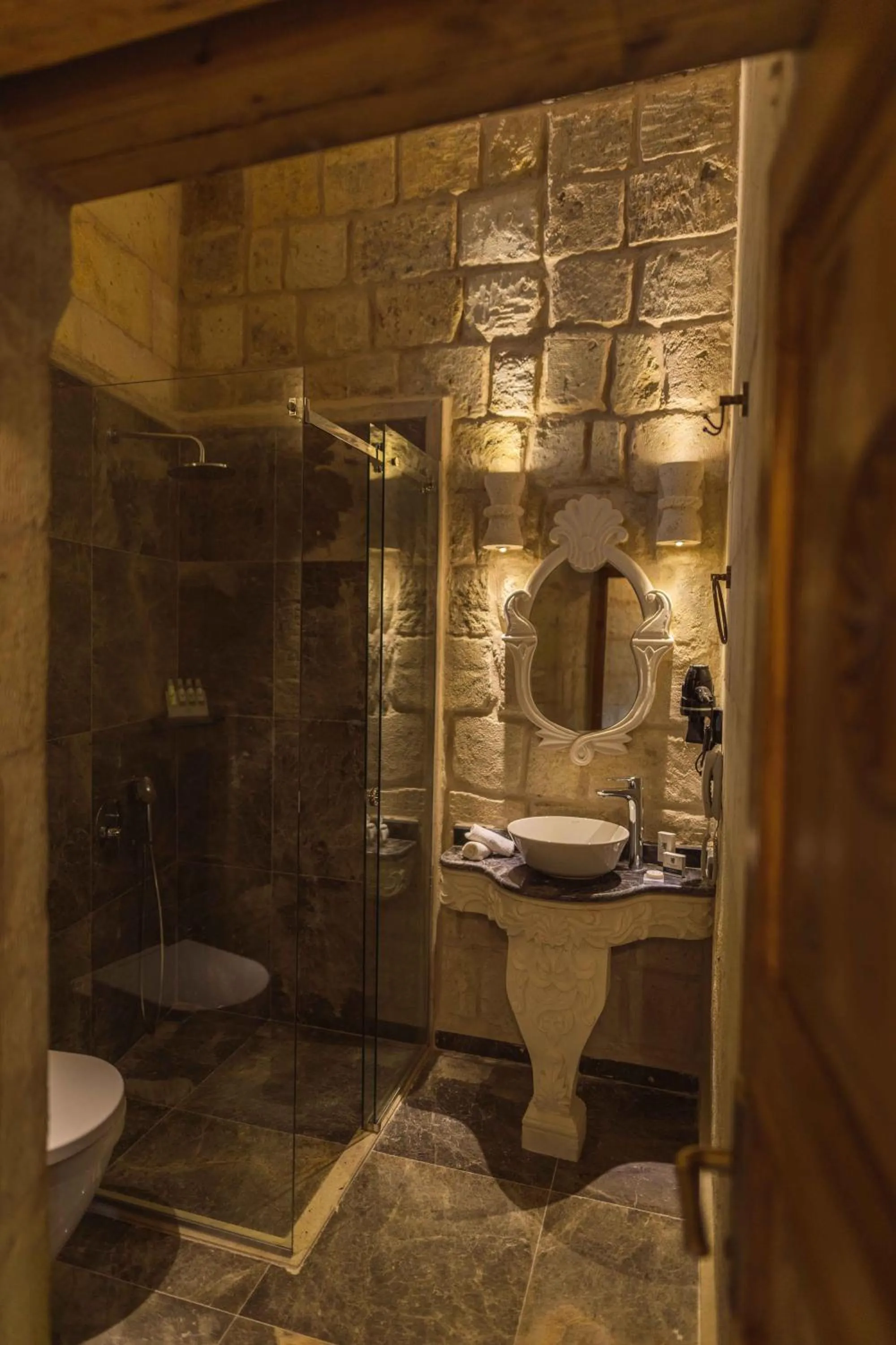 Shower in Solo Cave Suites