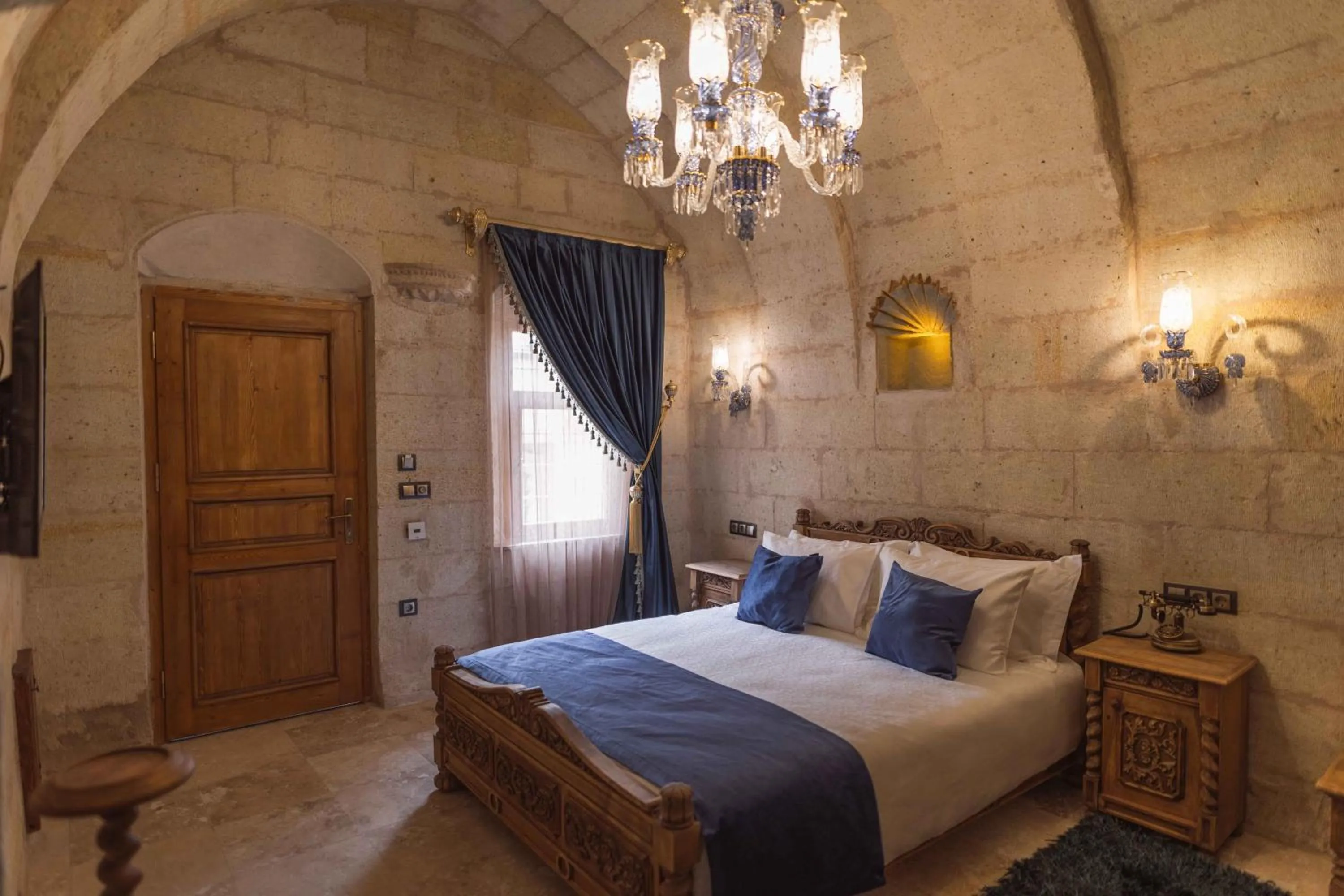 Bed in Solo Cave Suites