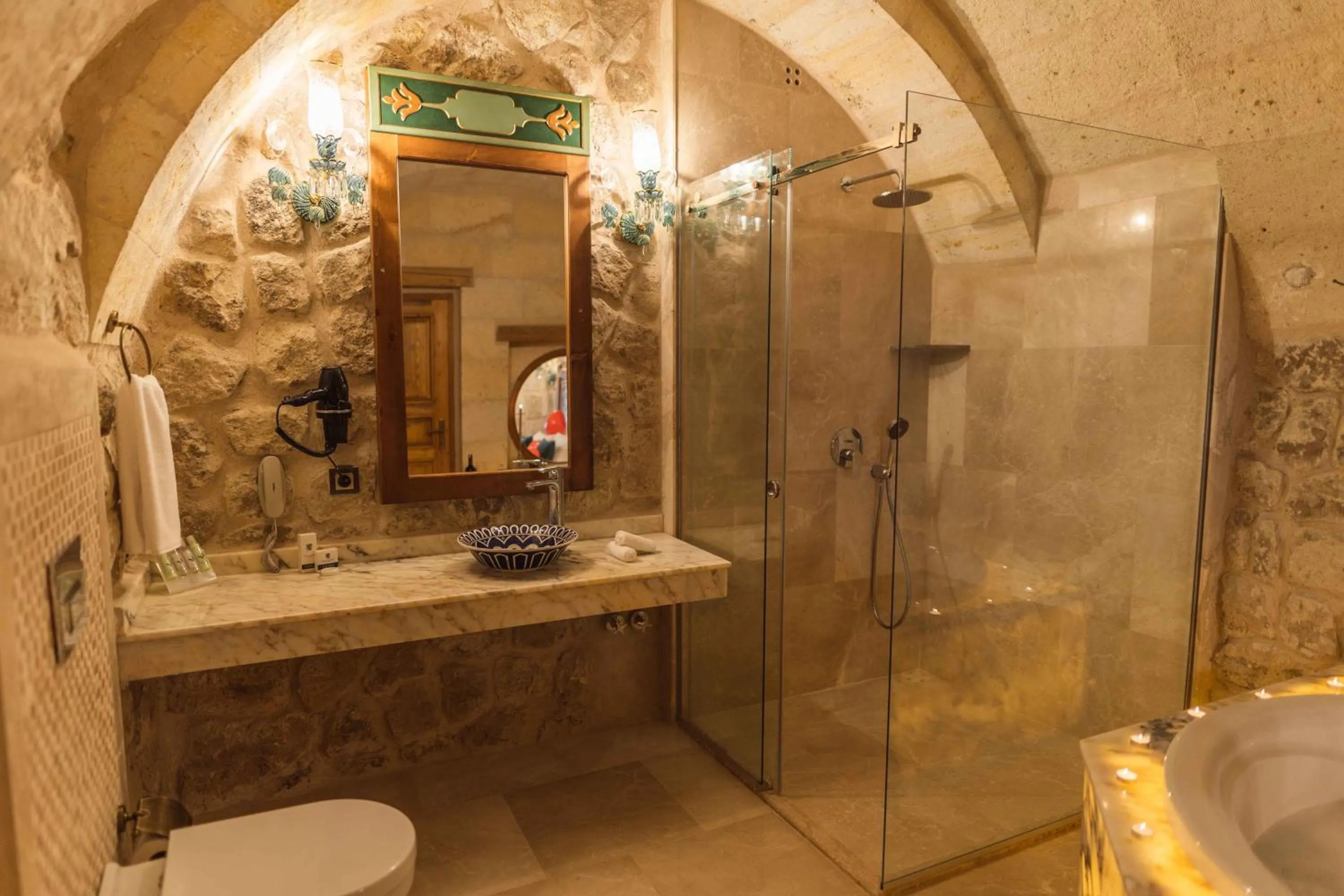 Bathroom in Solo Cave Suites