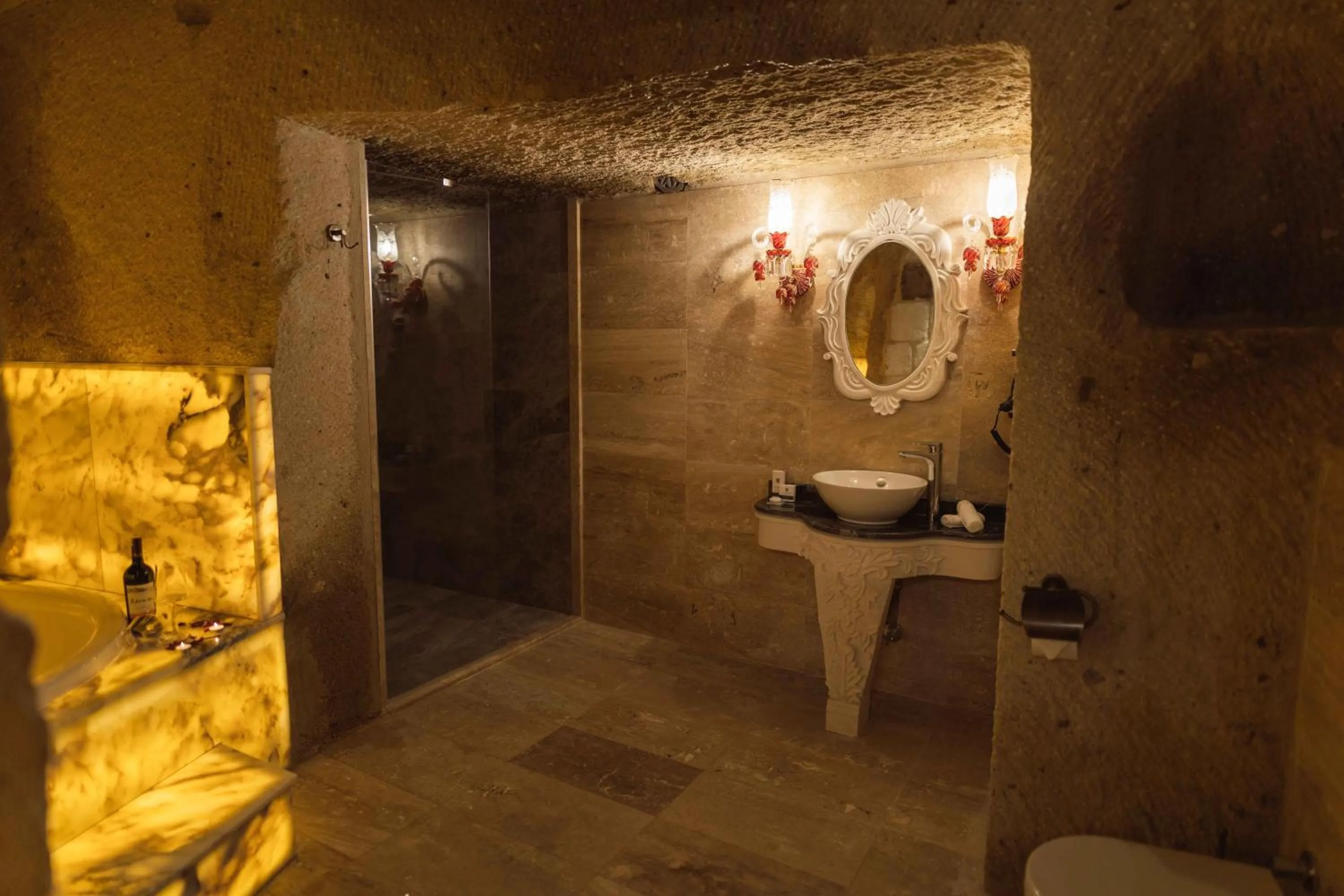 Bathroom in Solo Cave Suites