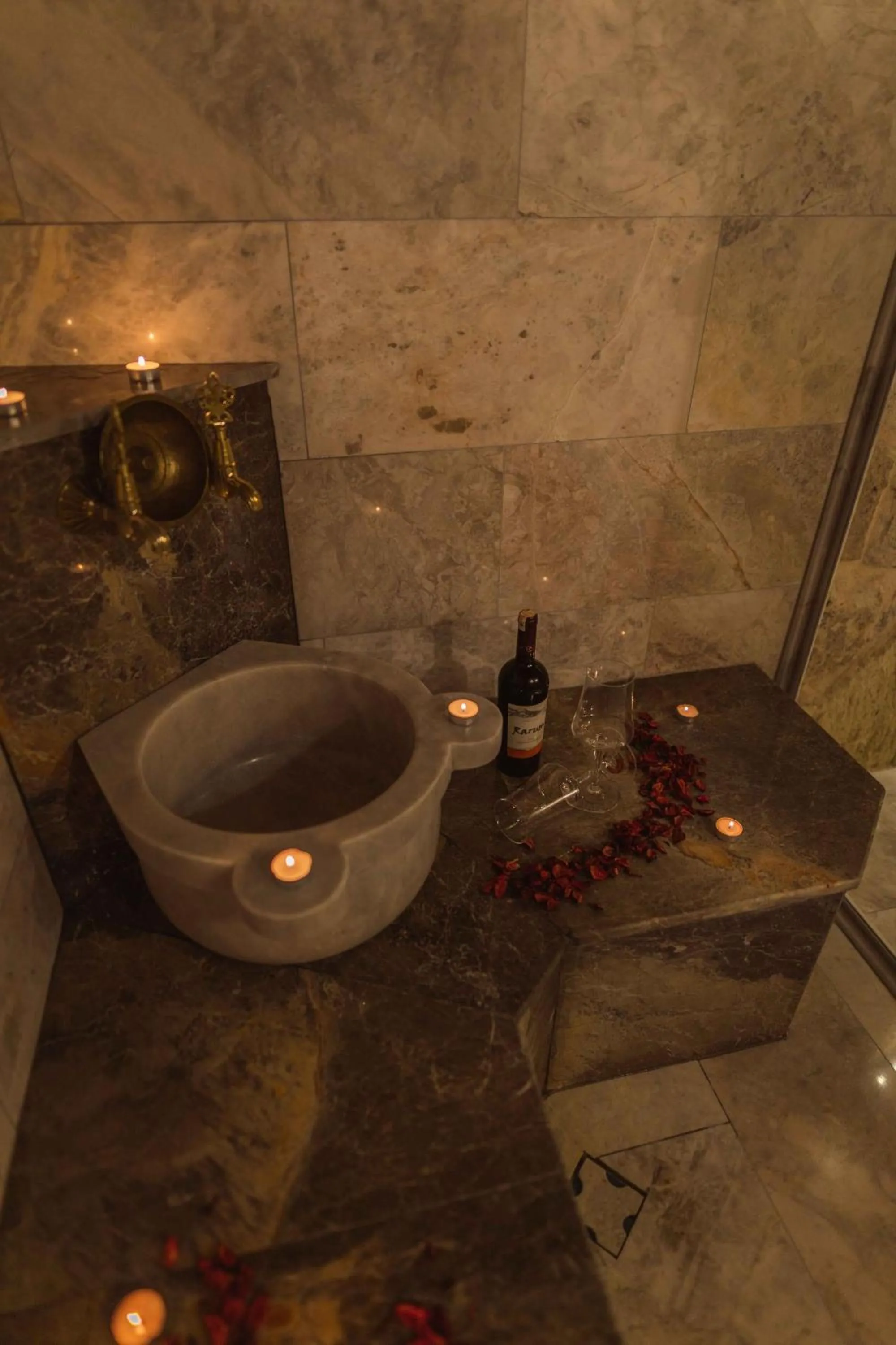 Bathroom in Solo Cave Suites