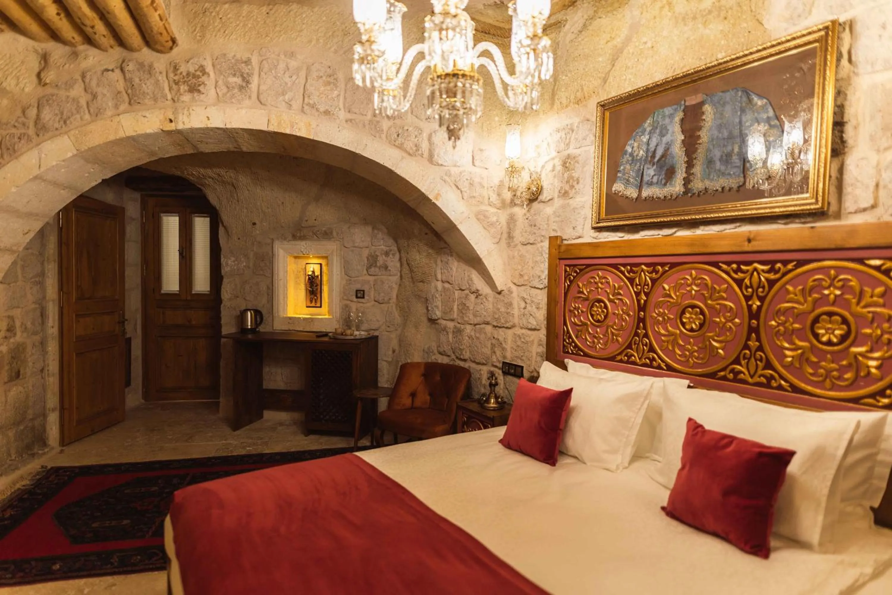 Bed in Solo Cave Suites