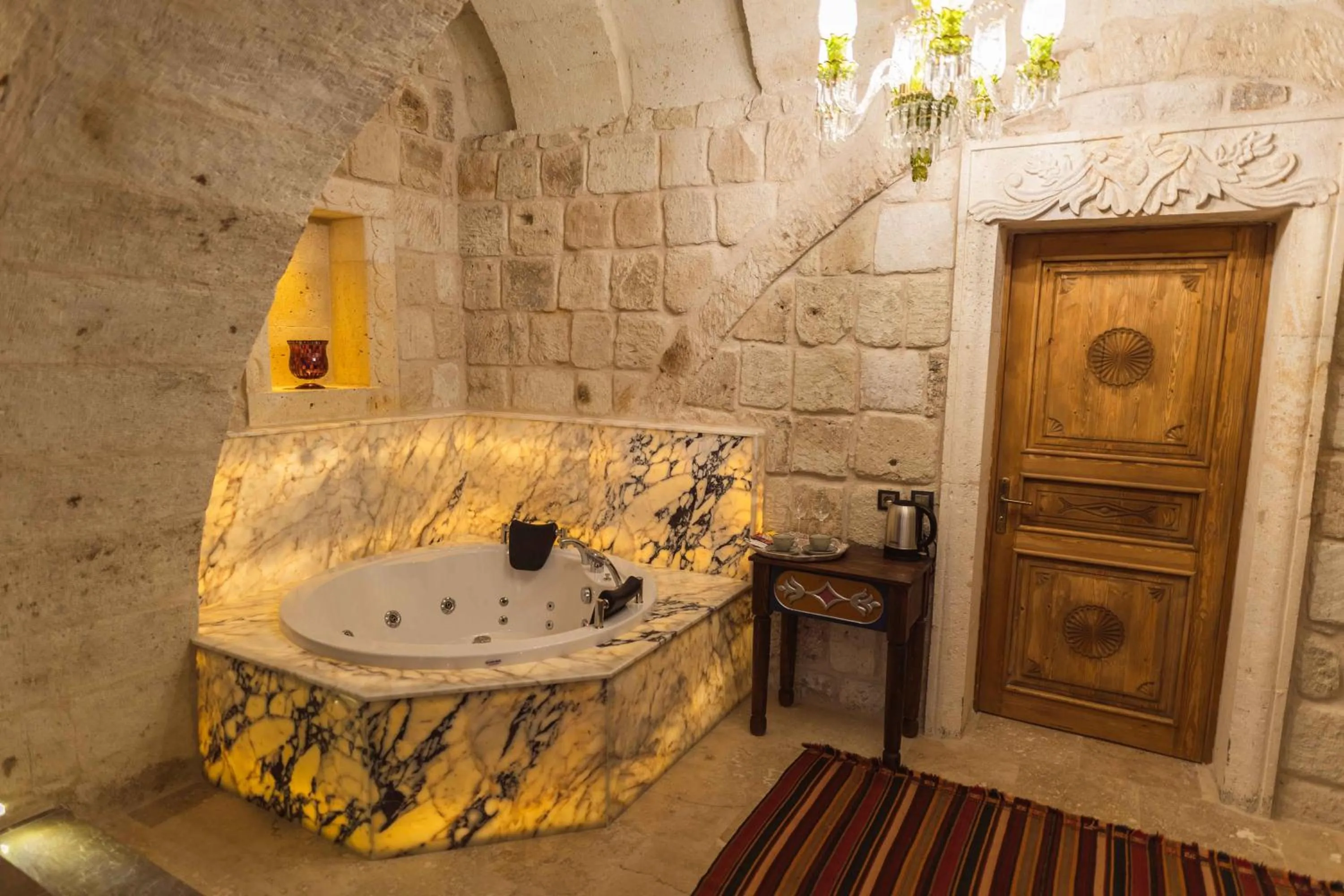 Bathroom in Solo Cave Suites