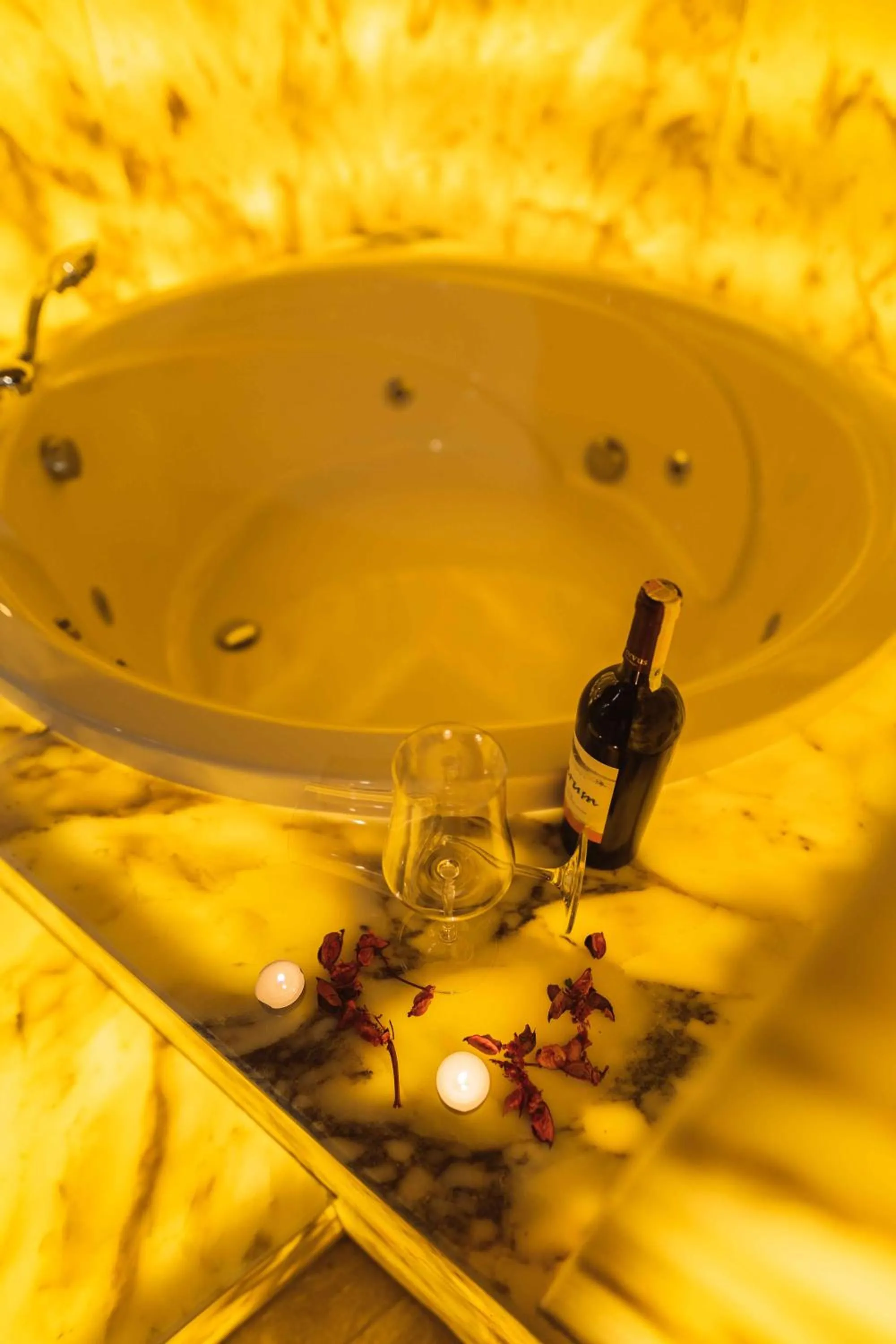 Bathroom in Solo Cave Suites