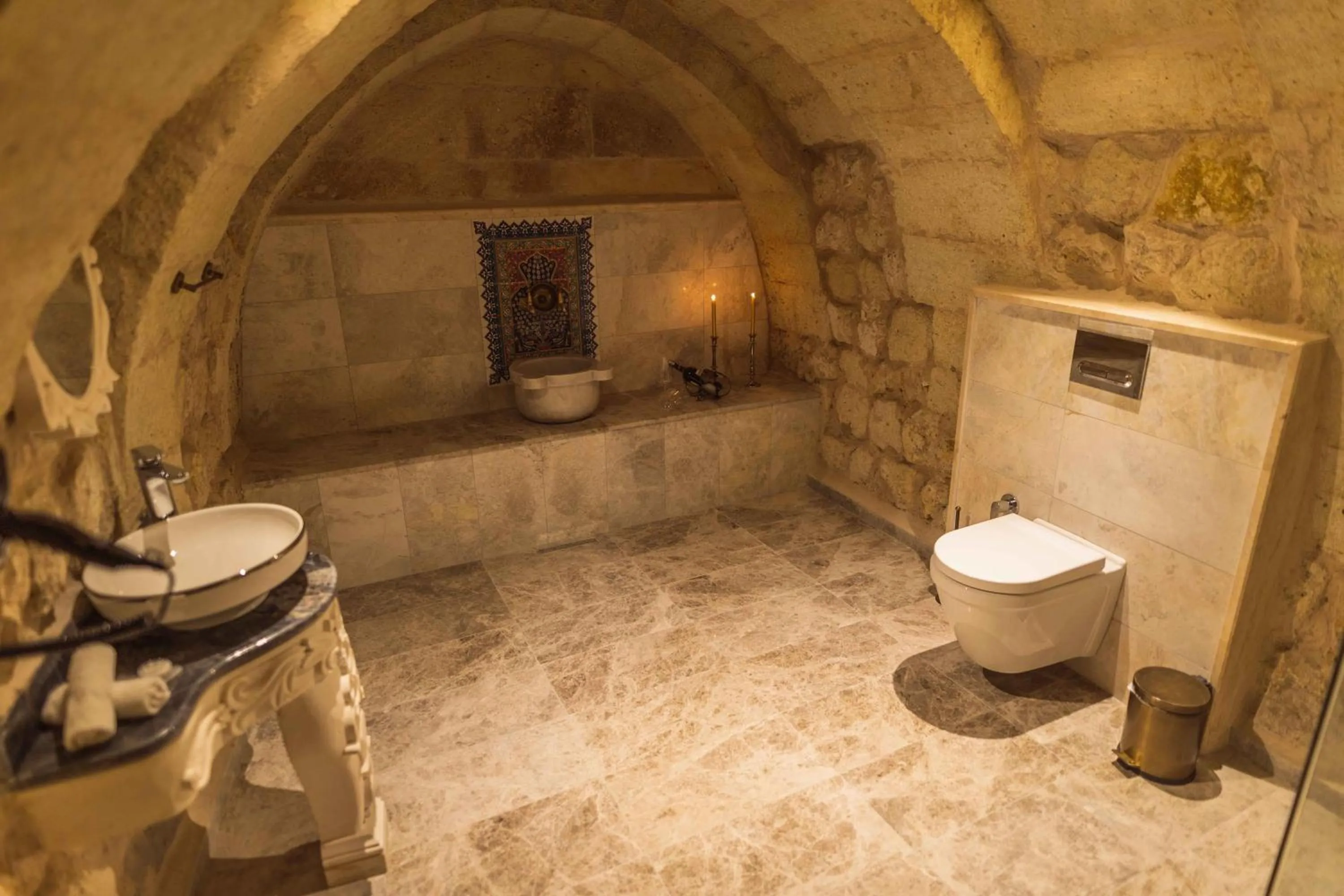 Bathroom in Solo Cave Suites