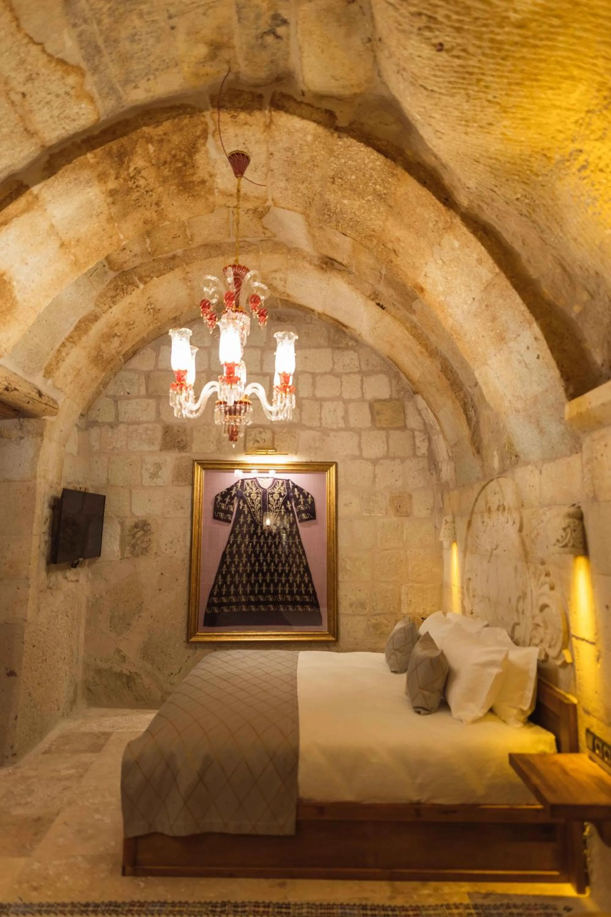 Bed in Solo Cave Suites