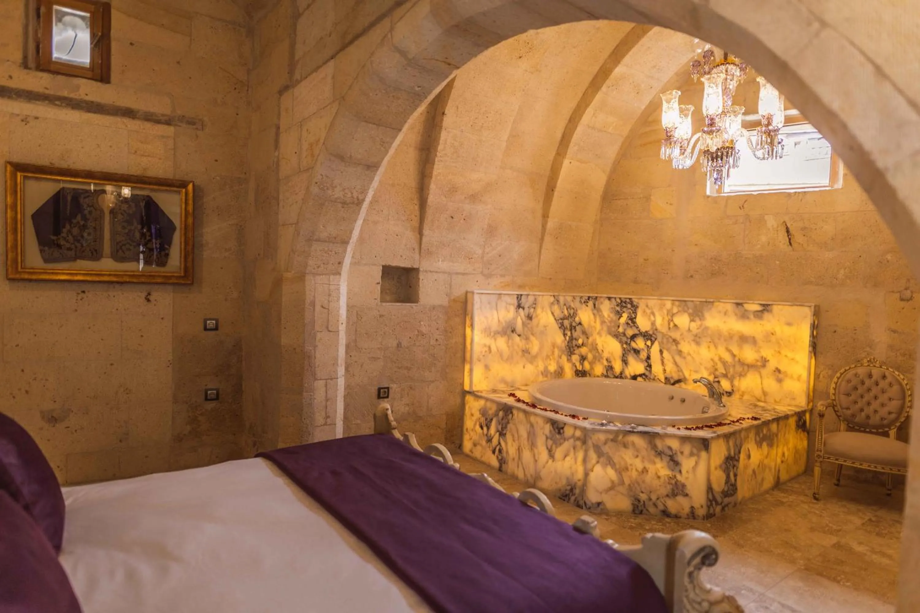 Bed in Solo Cave Suites