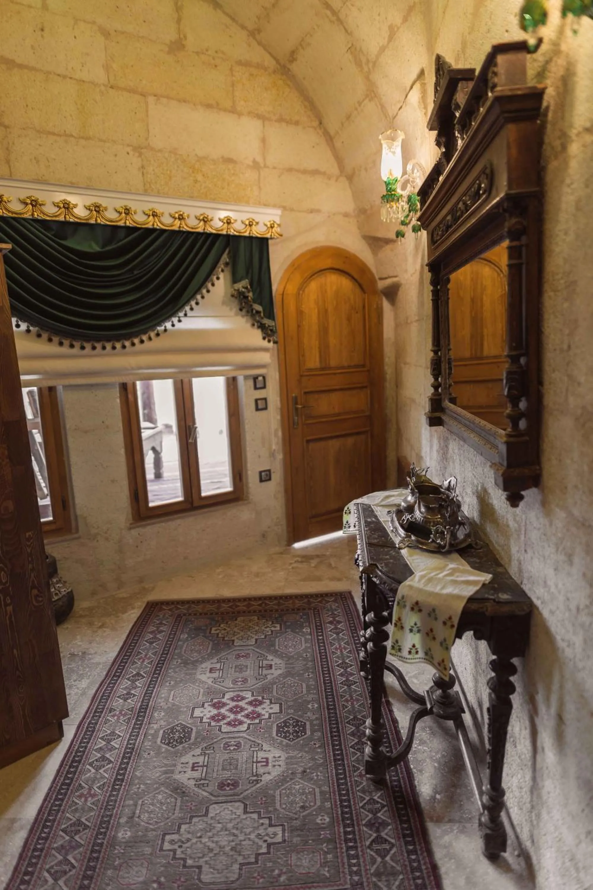 Facade/entrance in Solo Cave Suites