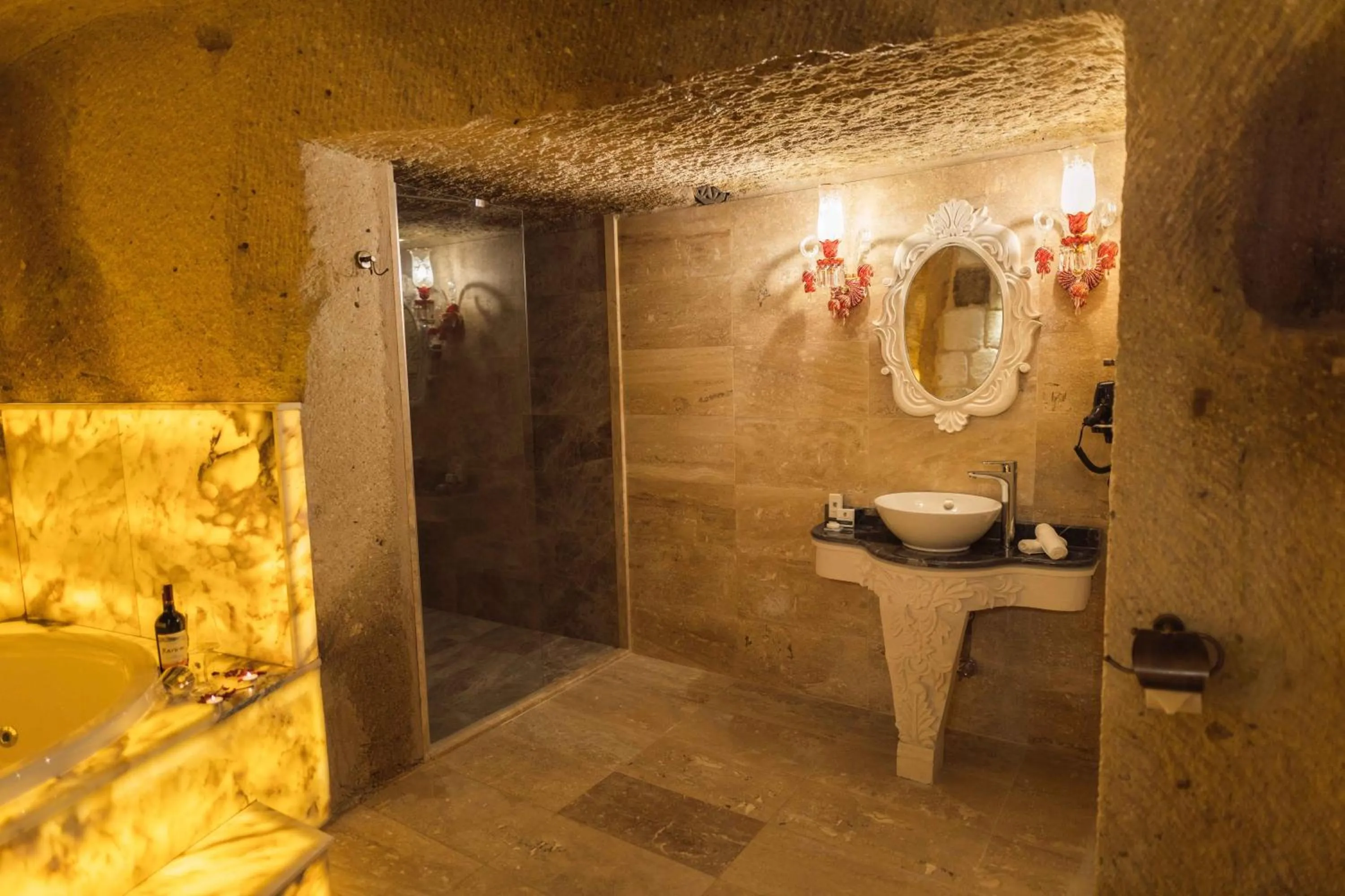 Bathroom in Solo Cave Suites