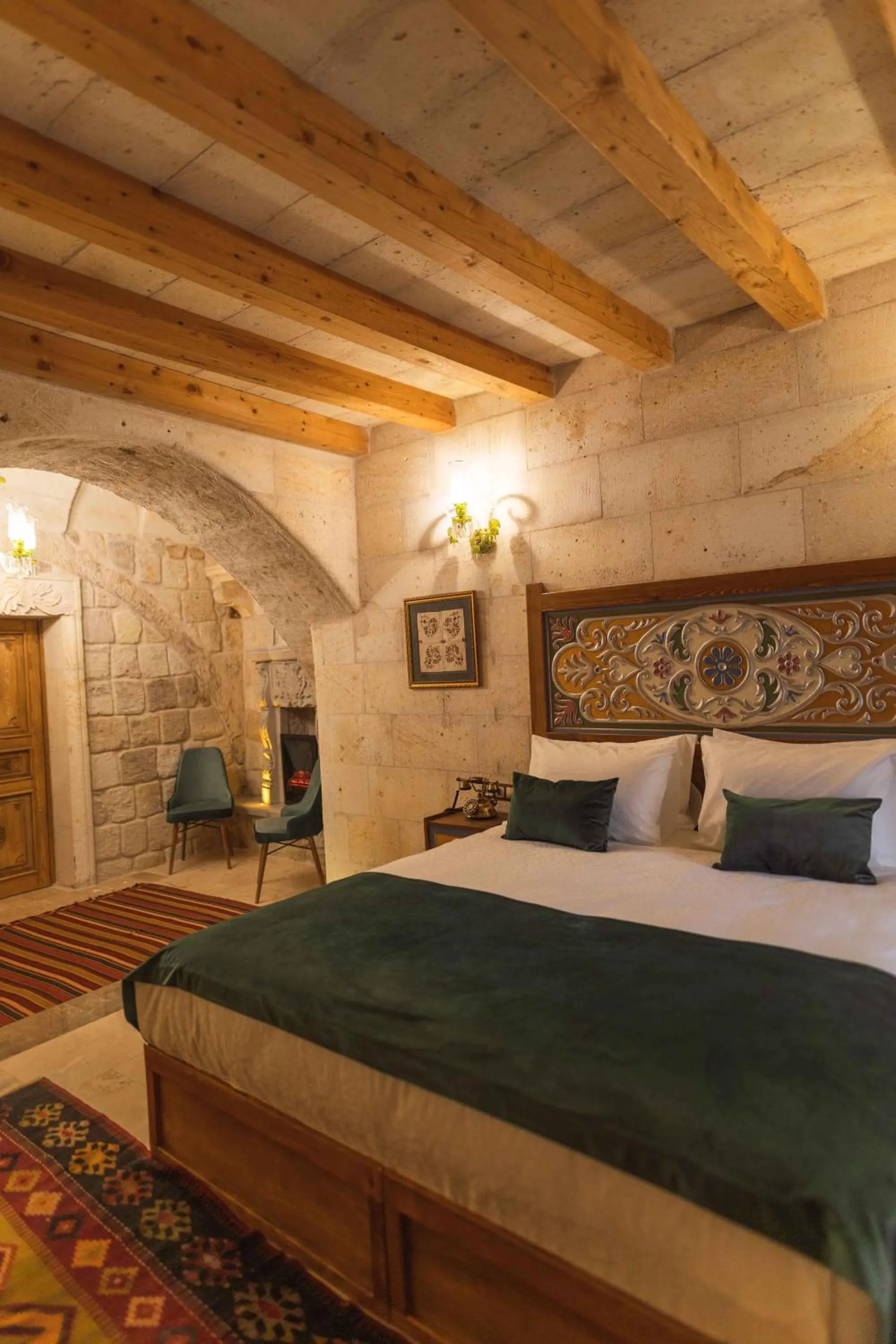Bedroom, Bed in Solo Cave Suites