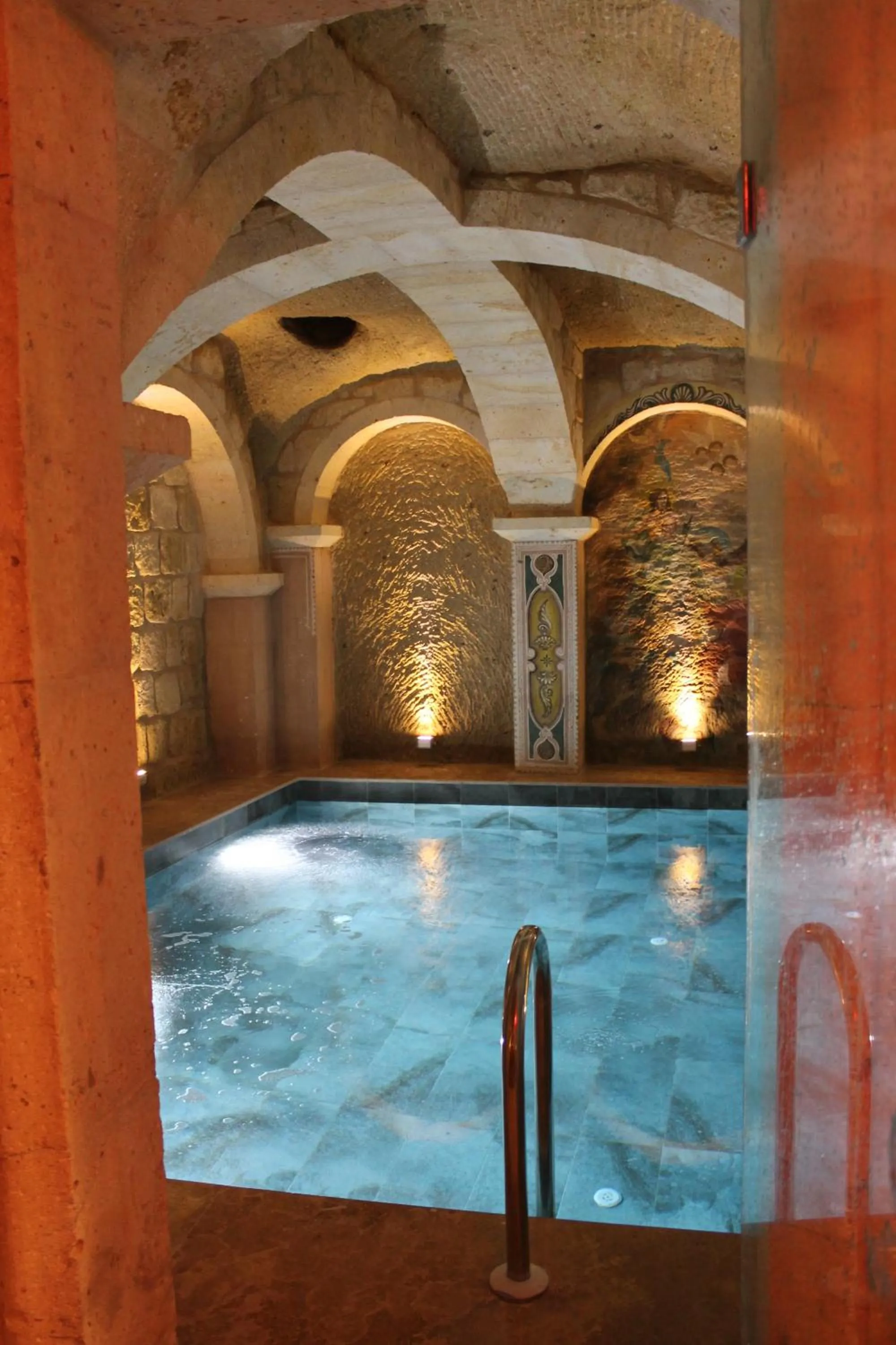 Swimming pool in Solo Cave Suites