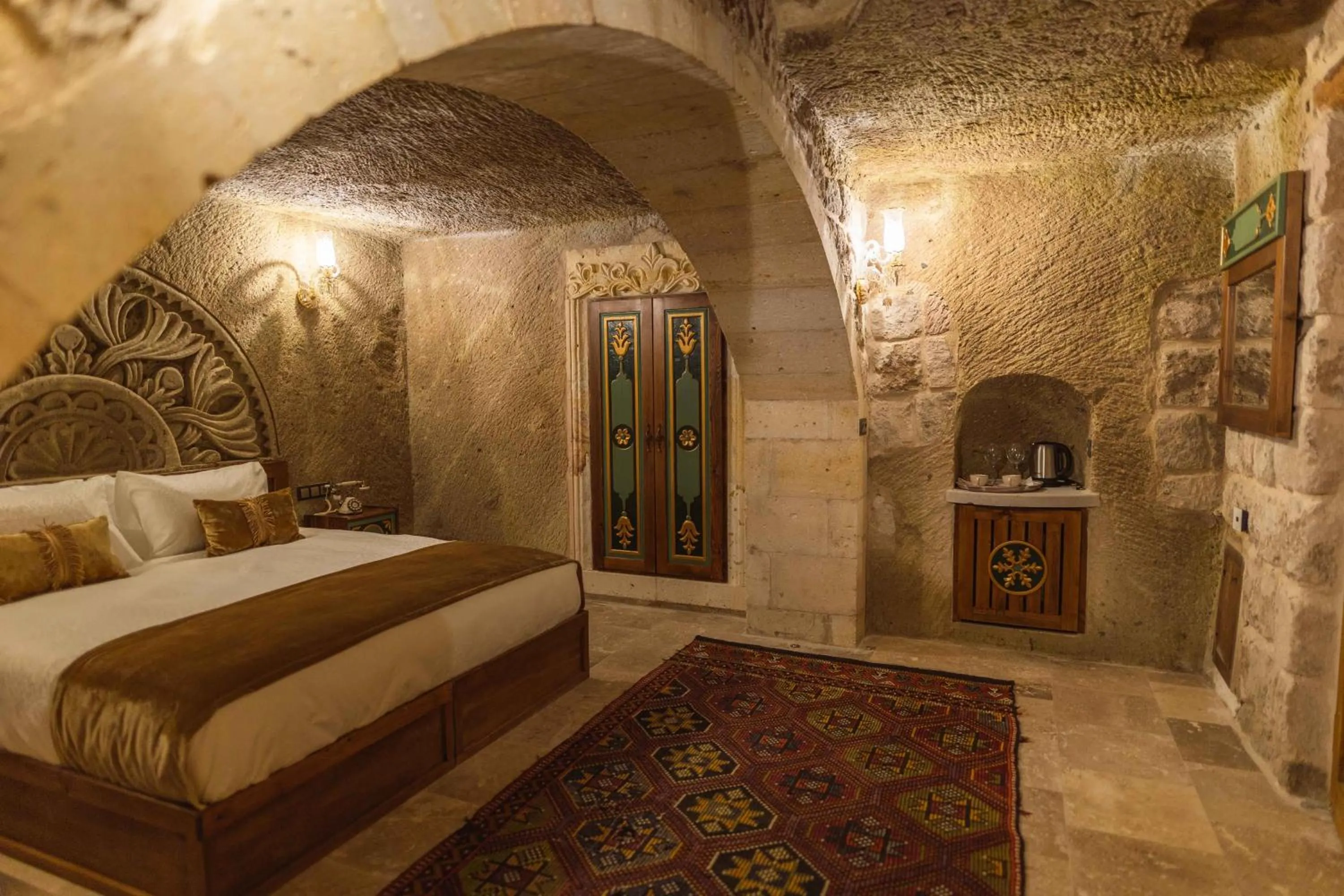 Bed in Solo Cave Suites