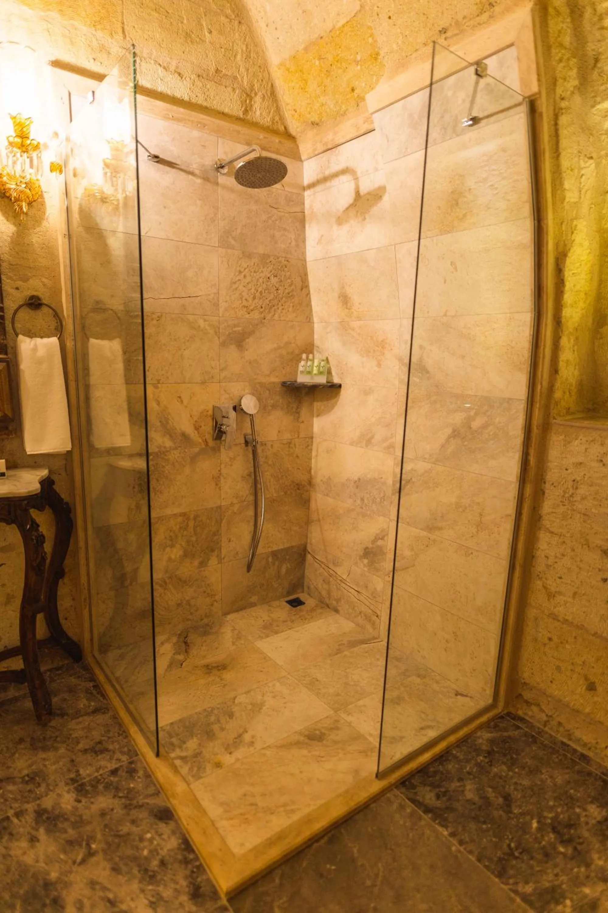 Bathroom in Solo Cave Suites